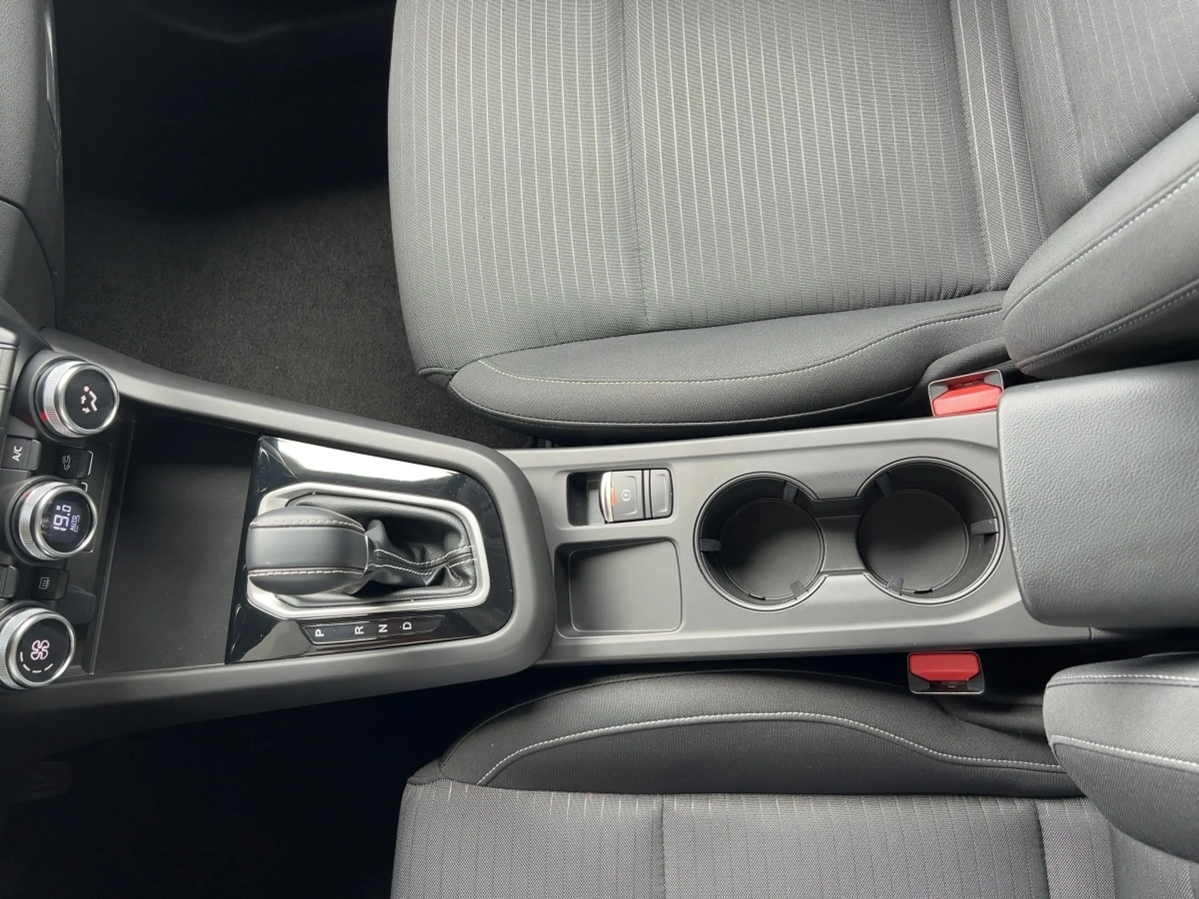 Renault Arkana EVOLUTION Mild Hybrid 140 EDC Apple CarPlay — photo 16