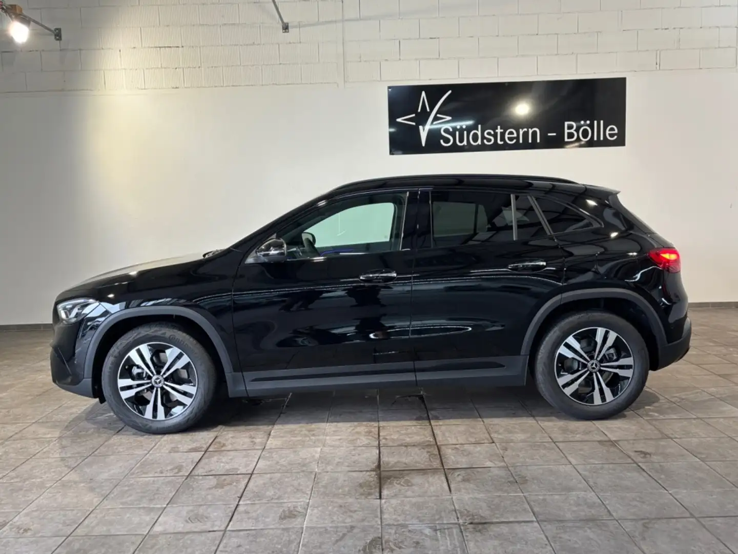 Mercedes-Benz GLA 220 d 4M PROGRESSIVE+AMBIENTE+DISTRO+NIGHTP. Zwart - 2