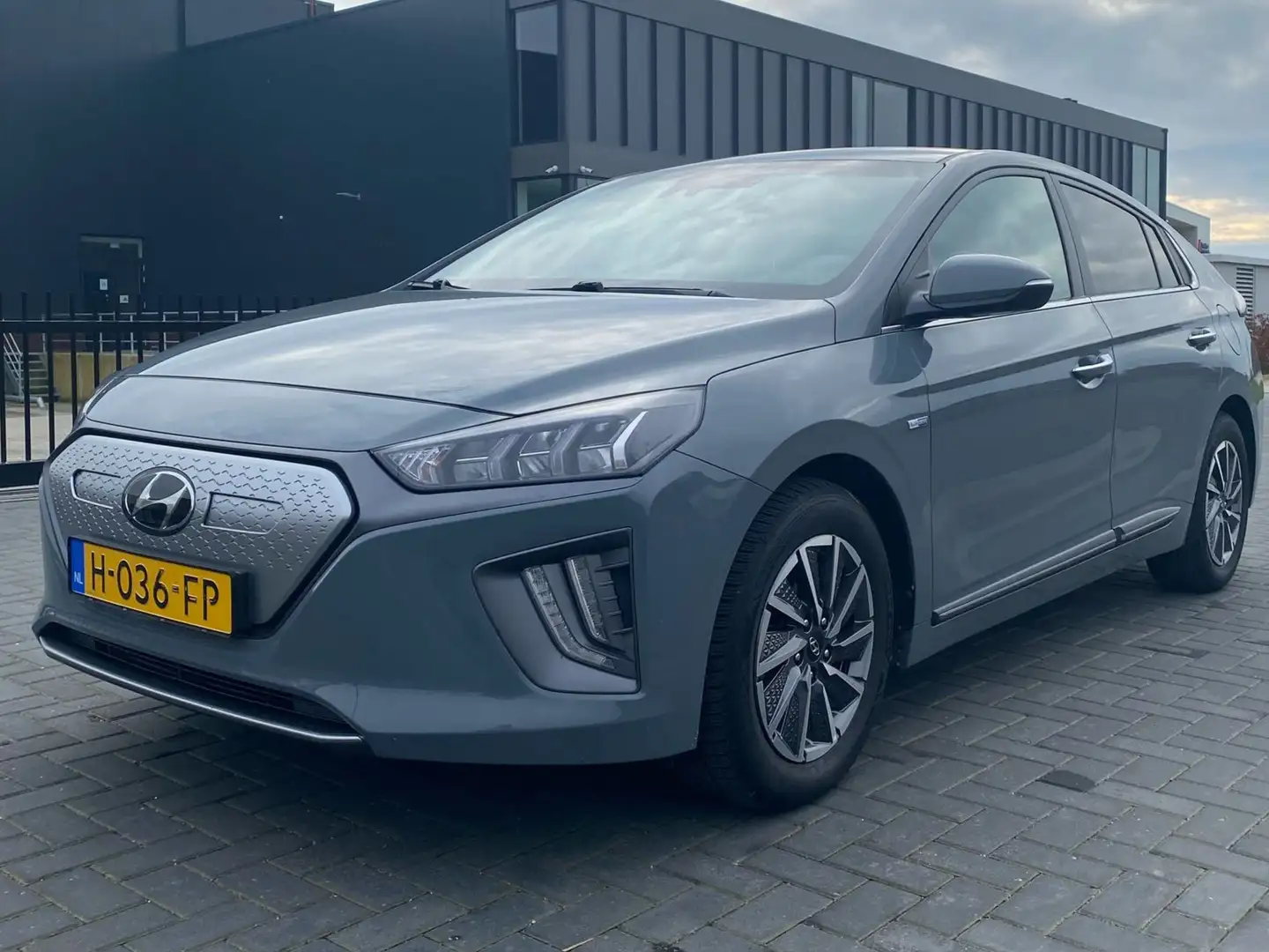 Hyundai IONIQ IONIQ Comfort EV 38 kWh Grijs - 2