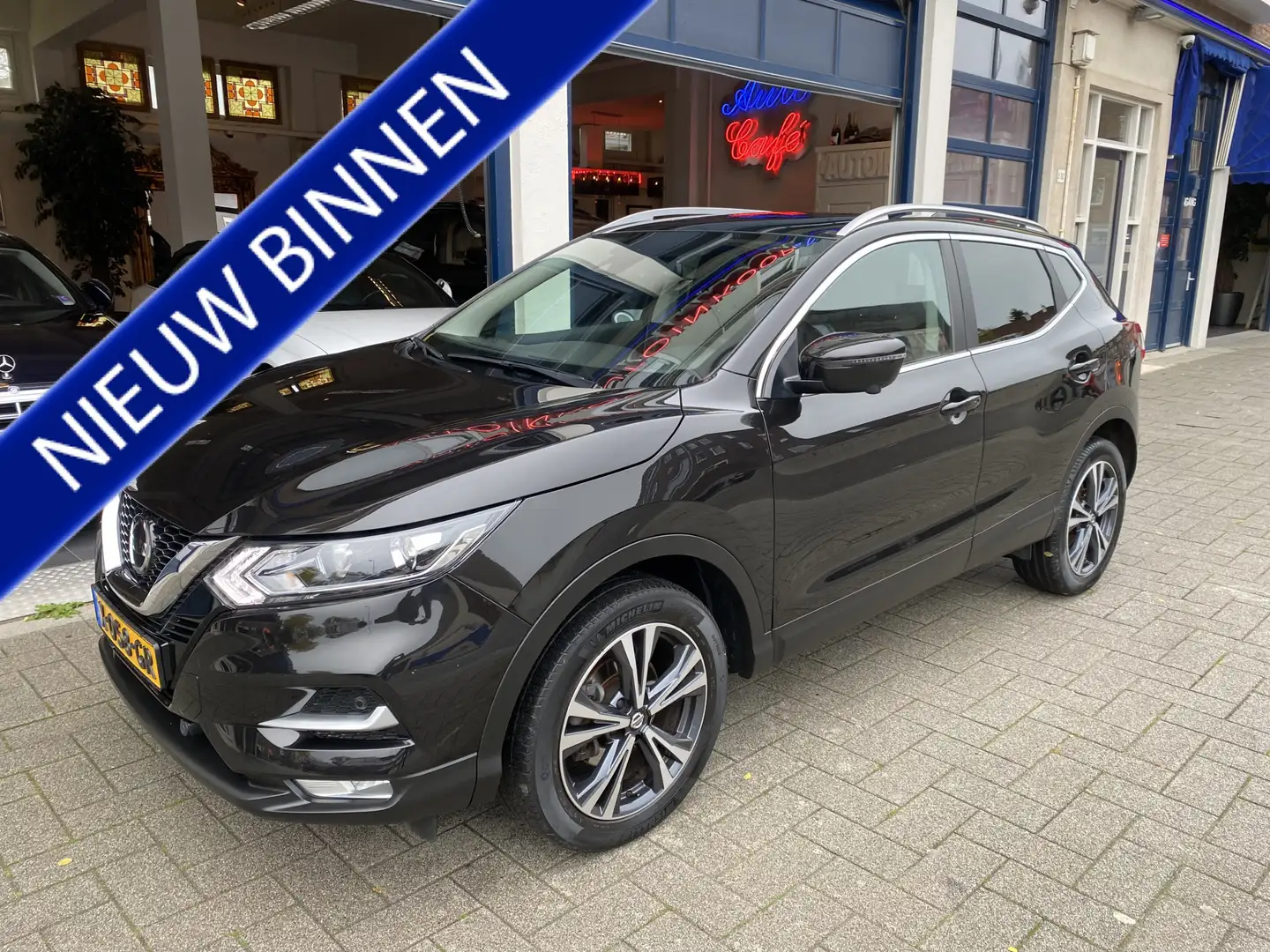 Nissan Qashqai 1.3 DIG-T Design Edition PANO/NAVI/CLIMA/NW APK Zwart - 1
