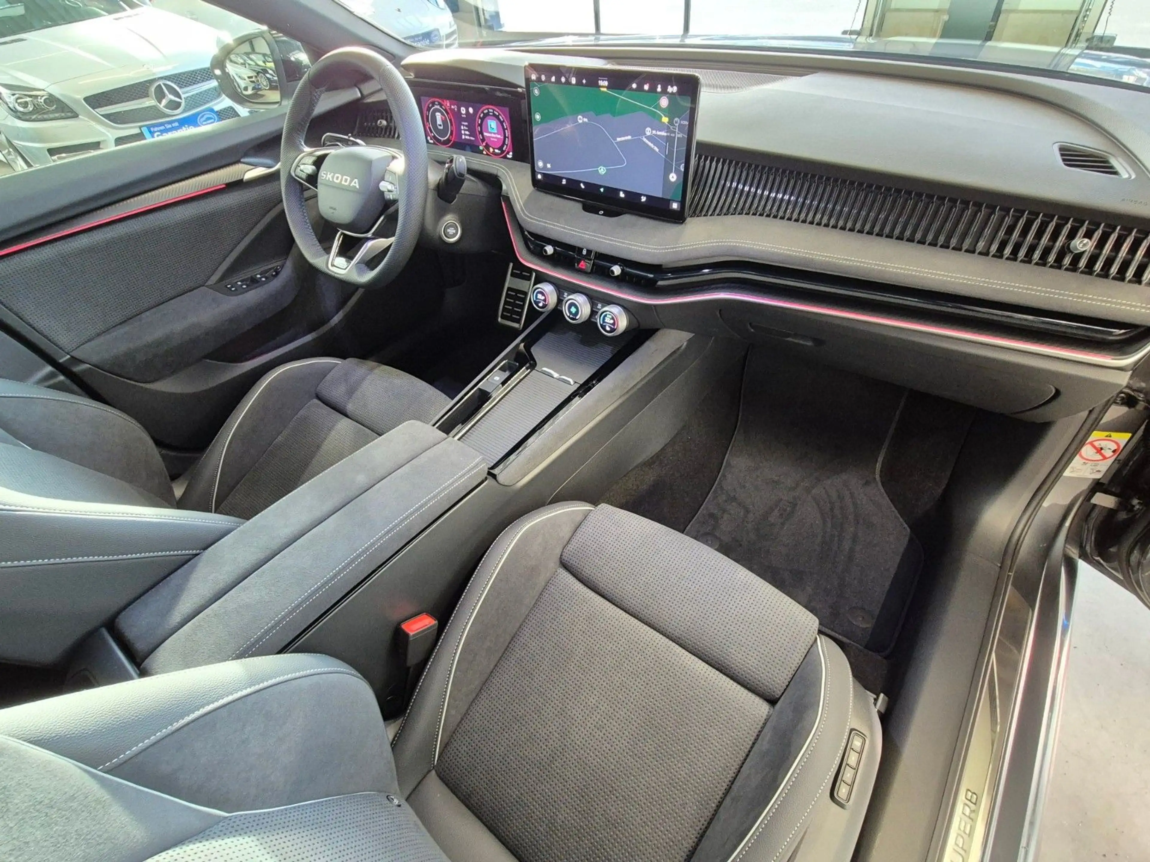 Skoda Superb SUPERB COMBI 2.0 TDI 4x4 SPORTLINE 5J GARANTIE — photo 11
