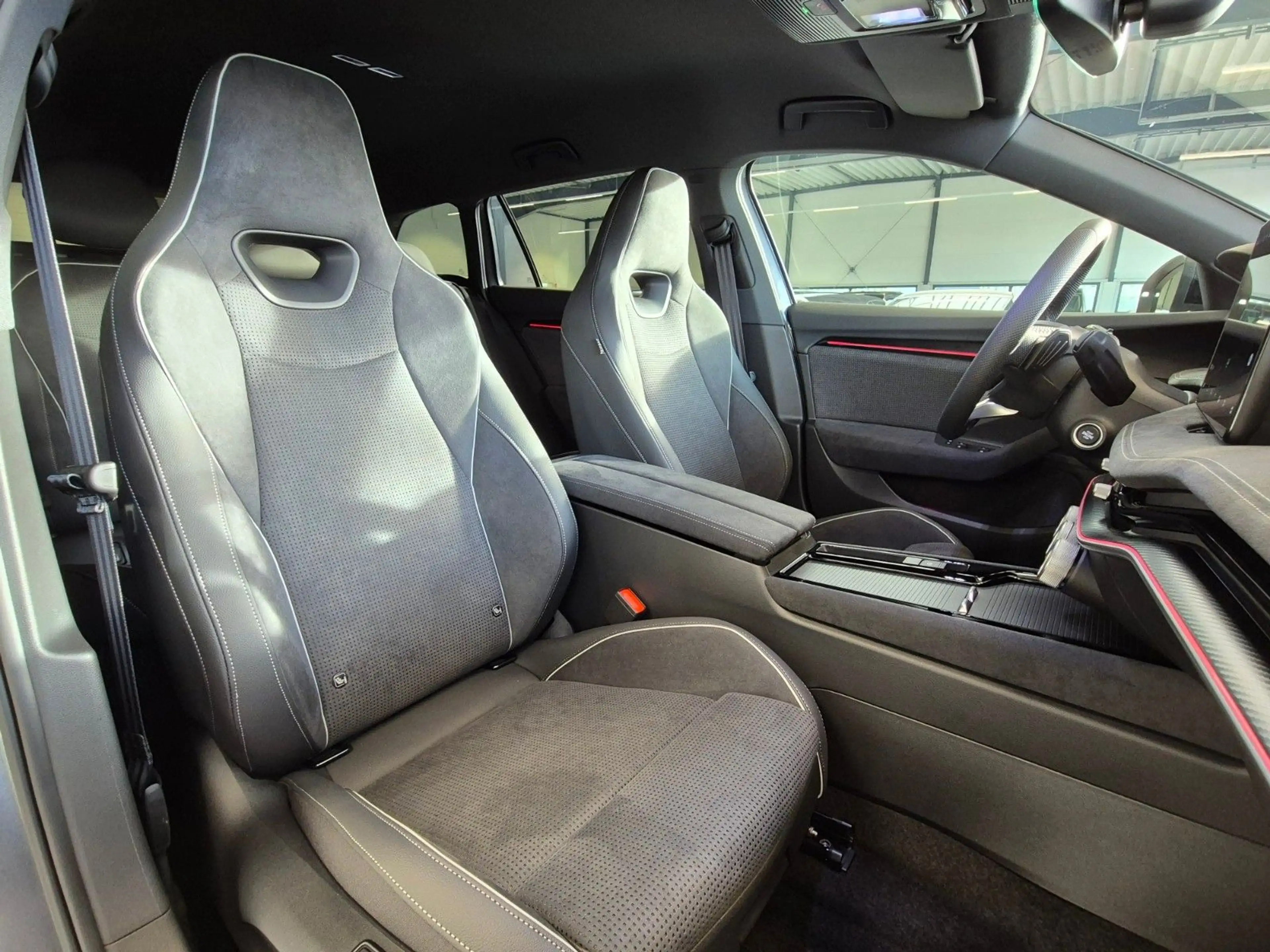 Skoda Superb SUPERB COMBI 2.0 TDI 4x4 SPORTLINE 5J GARANTIE — photo 10