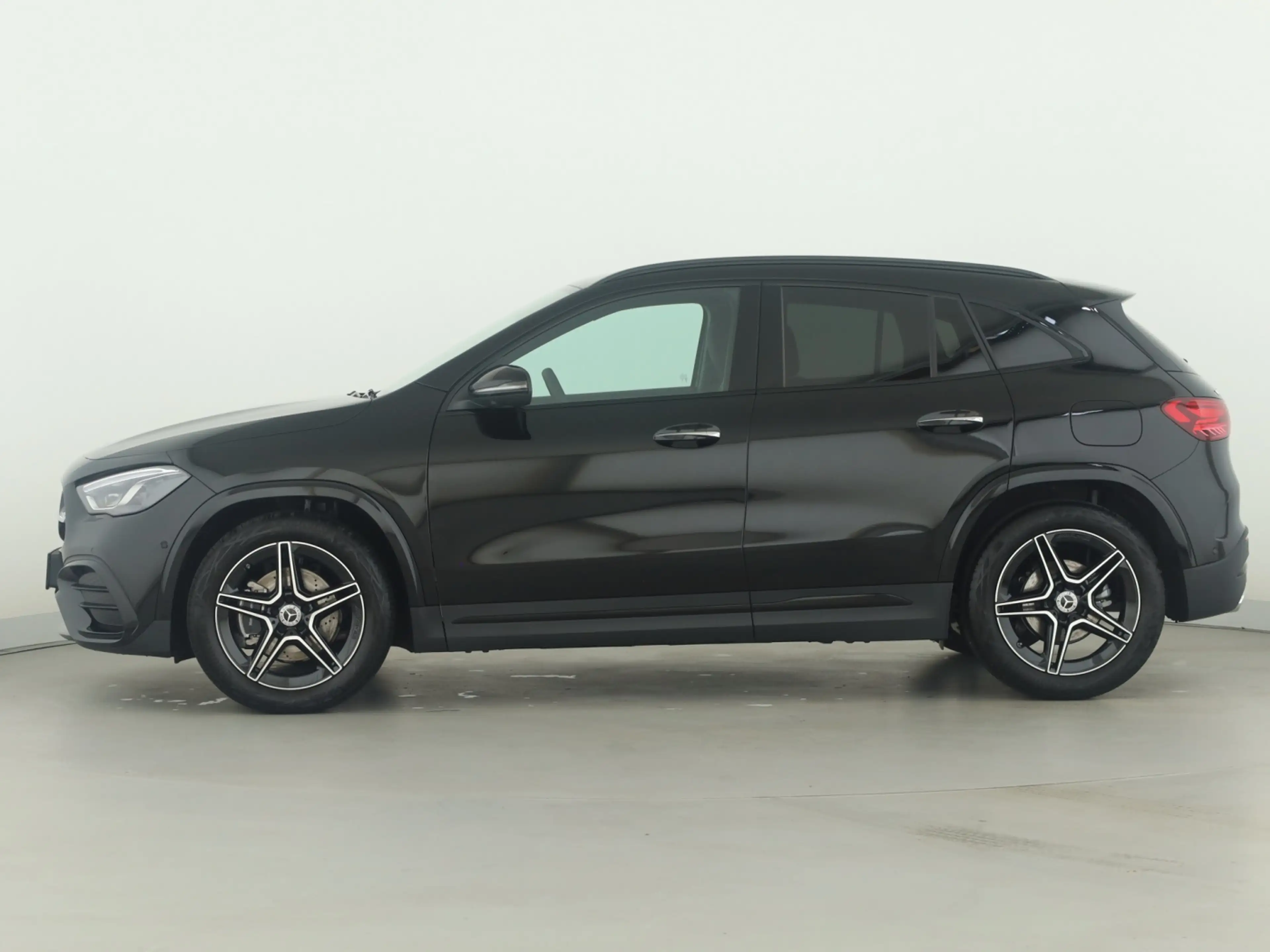 Mercedes-Benz GLA 200 360 ACC AHK AUT DynLicht Fernlichtass. — photo 7