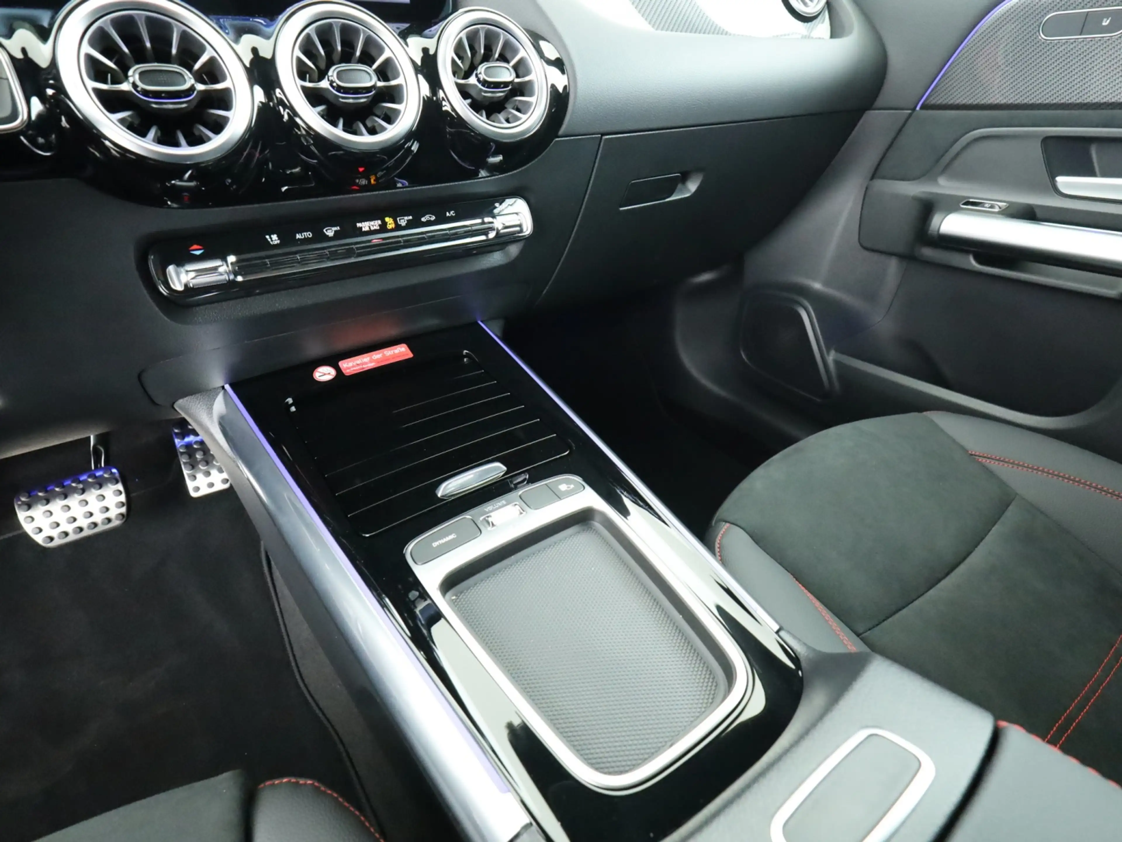 Mercedes-Benz GLA 200 360 ACC AHK AUT DynLicht Fernlichtass. — photo 15