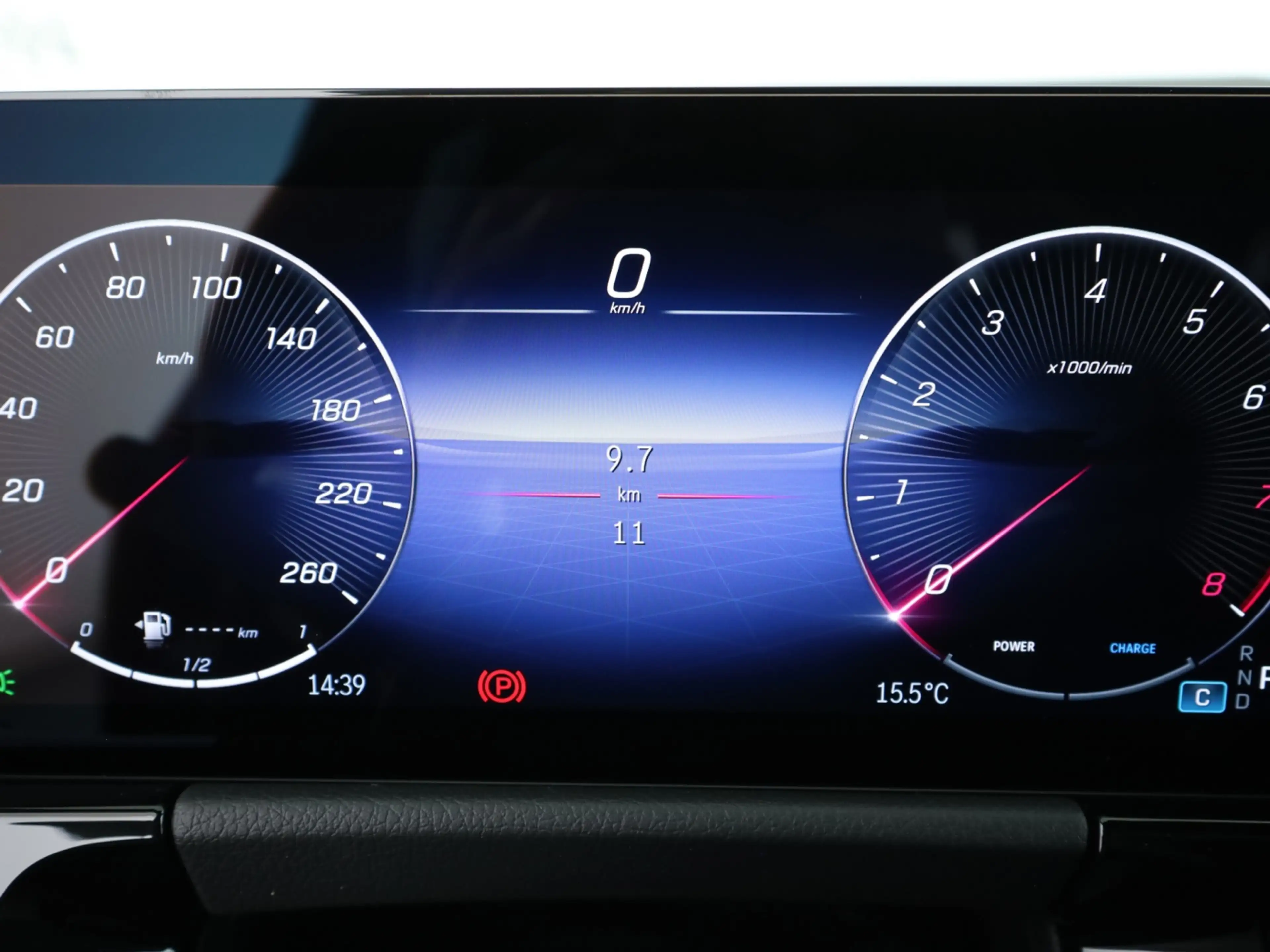 Mercedes-Benz GLA 200 360 ACC AHK AUT DynLicht Fernlichtass. — photo 12