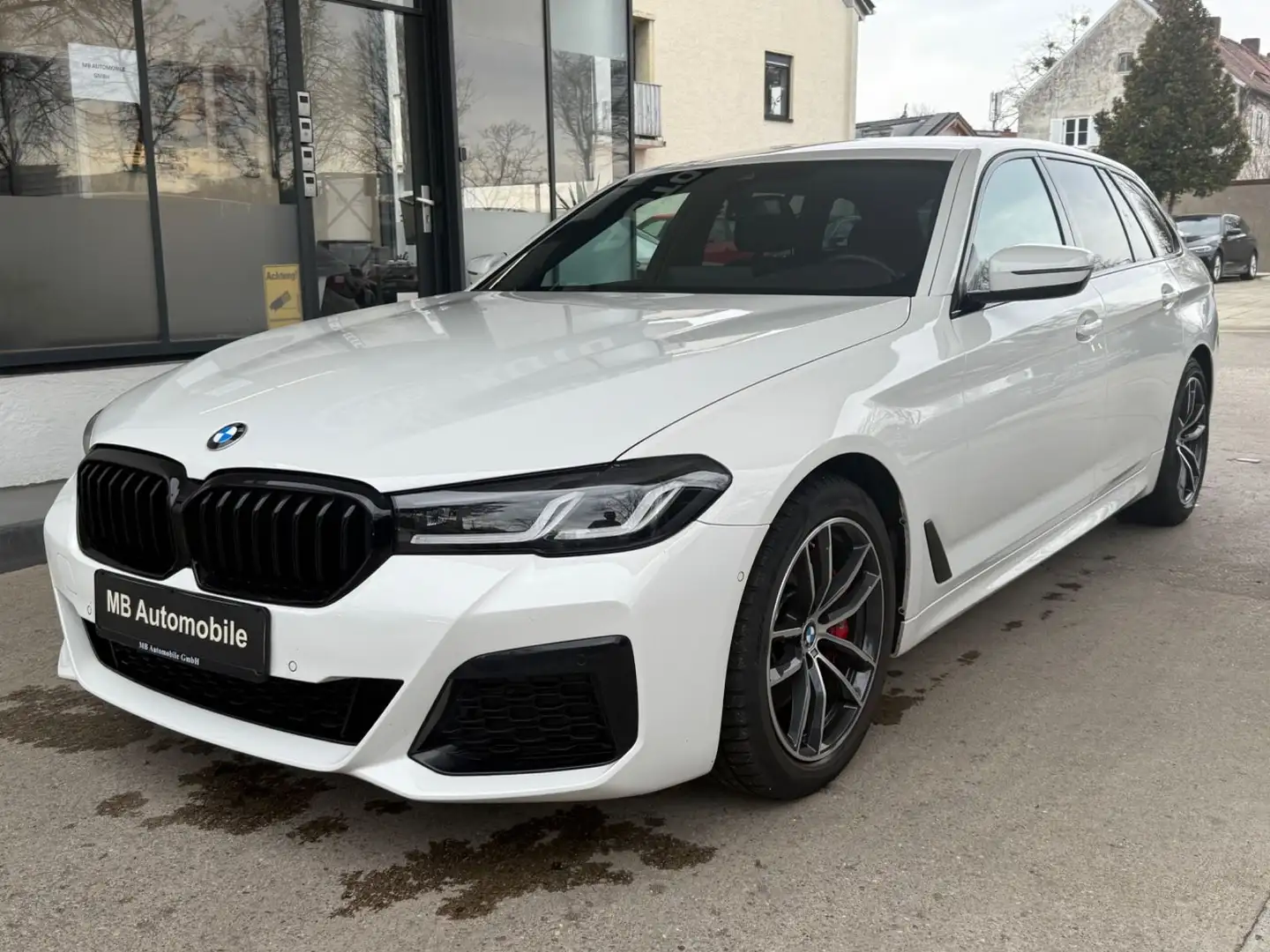BMW 520 i Touring*M-SPORT*AHK*KAMERA*BMW LIVE COCKP* Weiß - 1