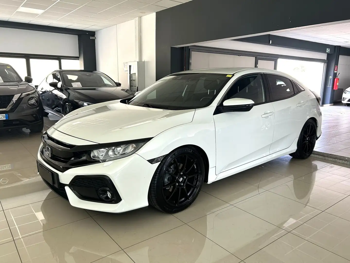 Honda Civic 1.0 5 porte Elegance Navi Bianco - 1