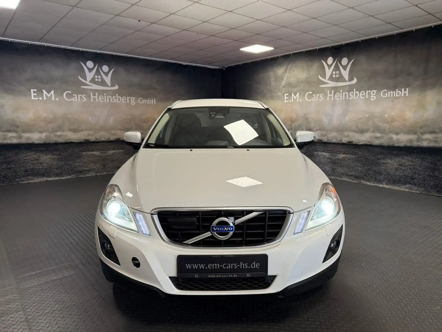 Volvo XC60 2.4 D Summum Autom. Kamera DAB Leder Keyles Blanc - 2