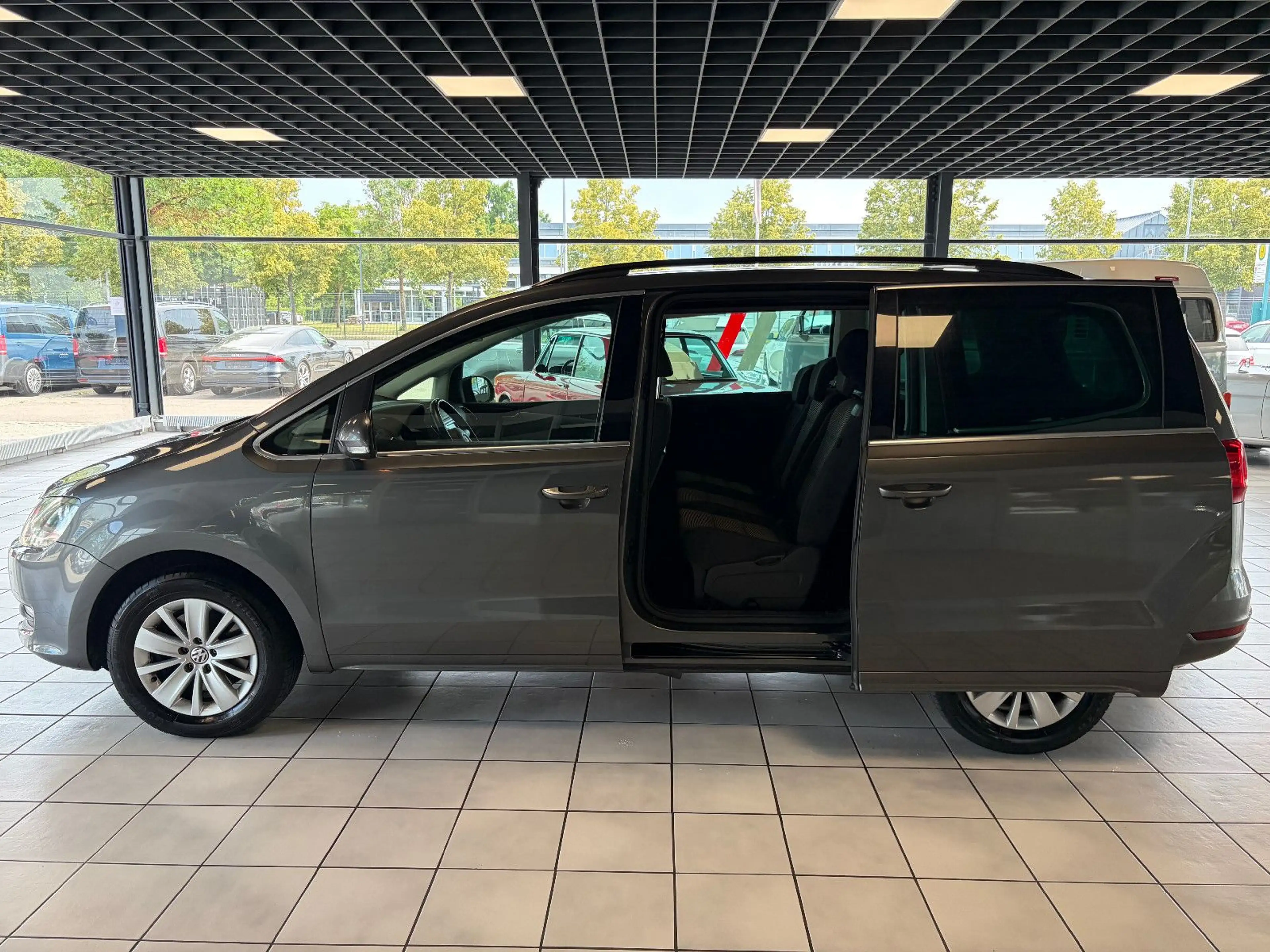 Volkswagen Sharan 2.0 TDI DSG Comfortline BMT · 7 Sitzer · — photo 9