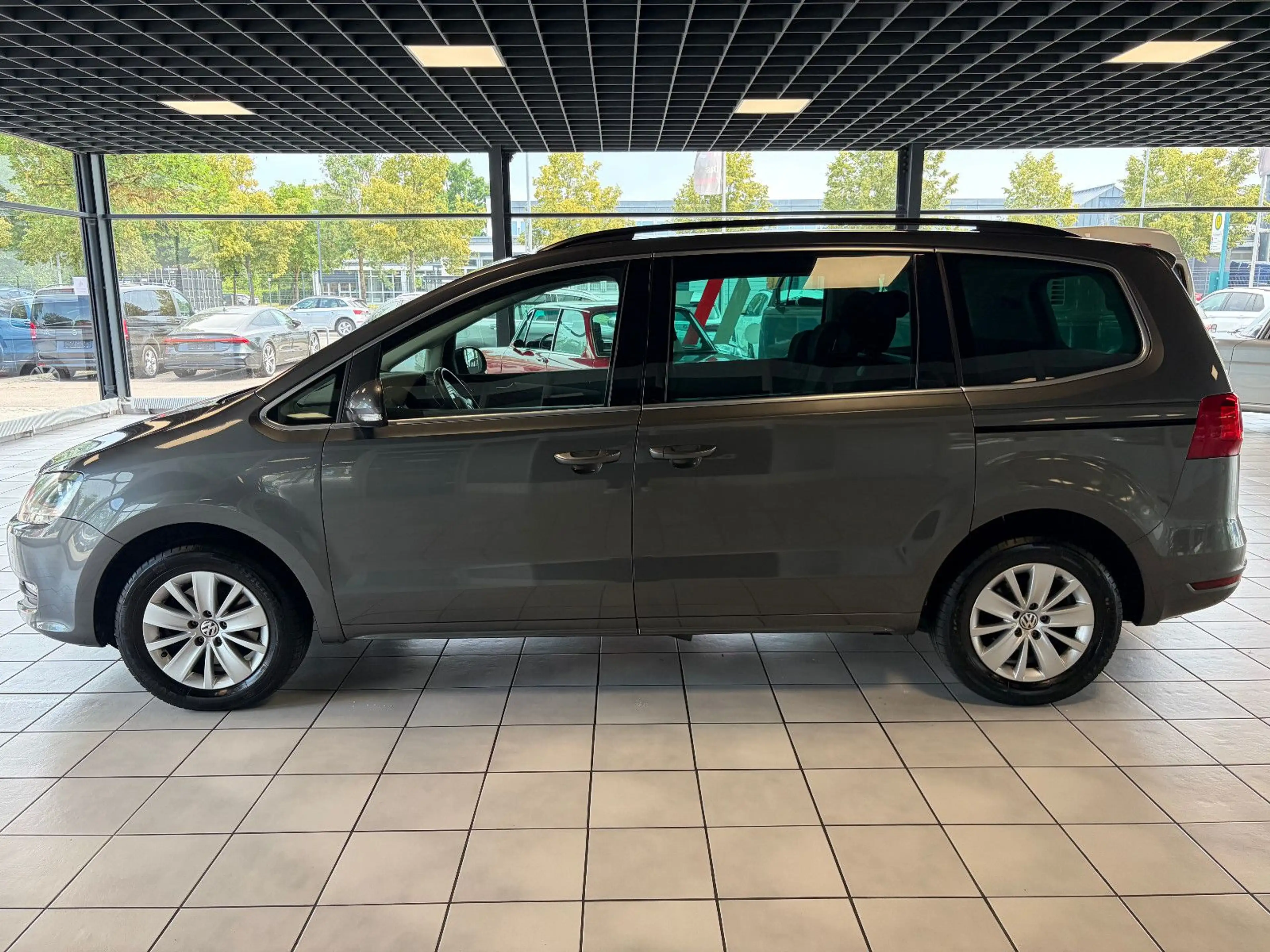 Volkswagen Sharan 2.0 TDI DSG Comfortline BMT · 7 Sitzer · — photo 8