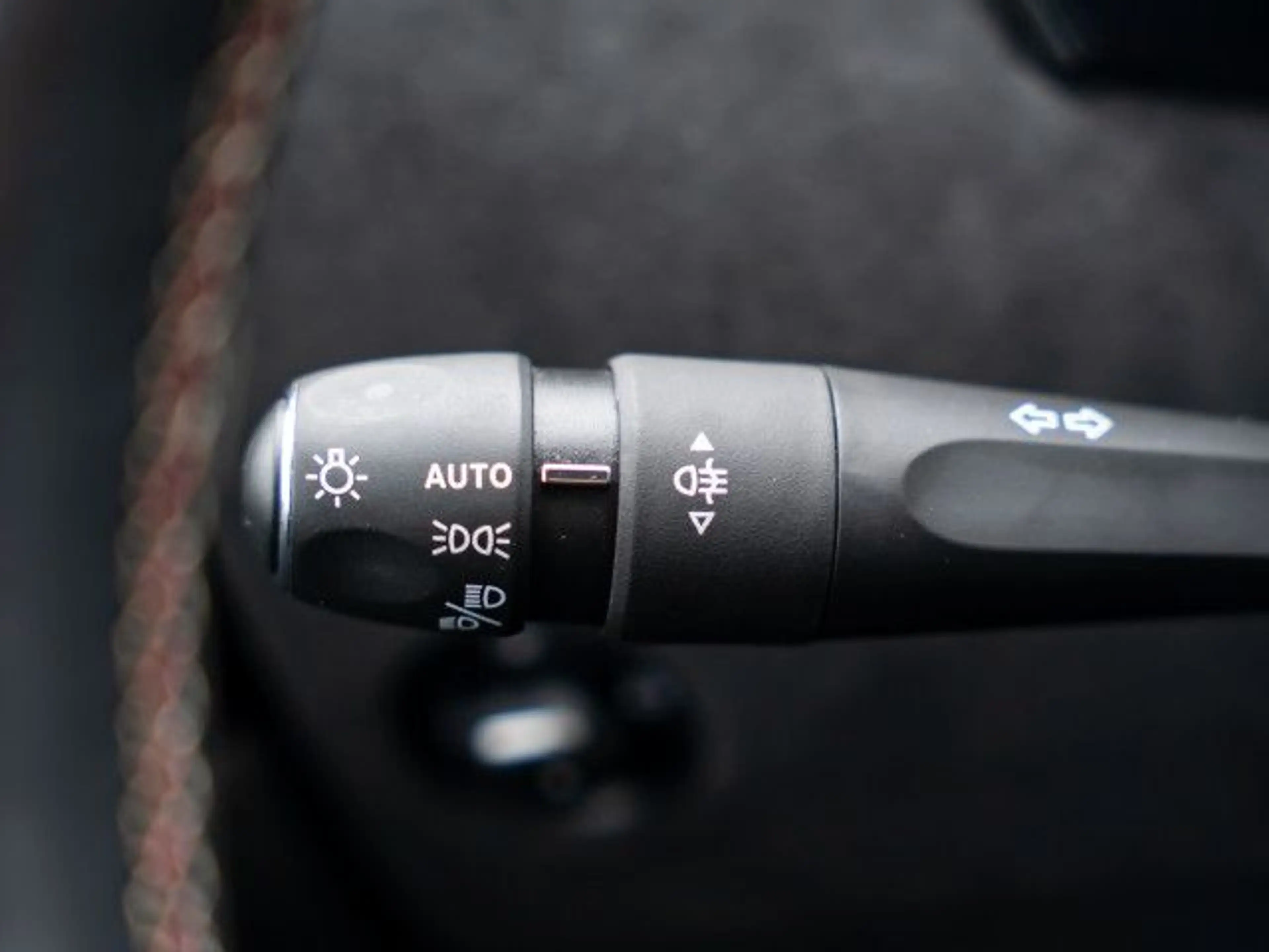 DS Automobiles DS 4 DS4 PT 130 Automatik Performance Line+ Navi LED AC — photo 11