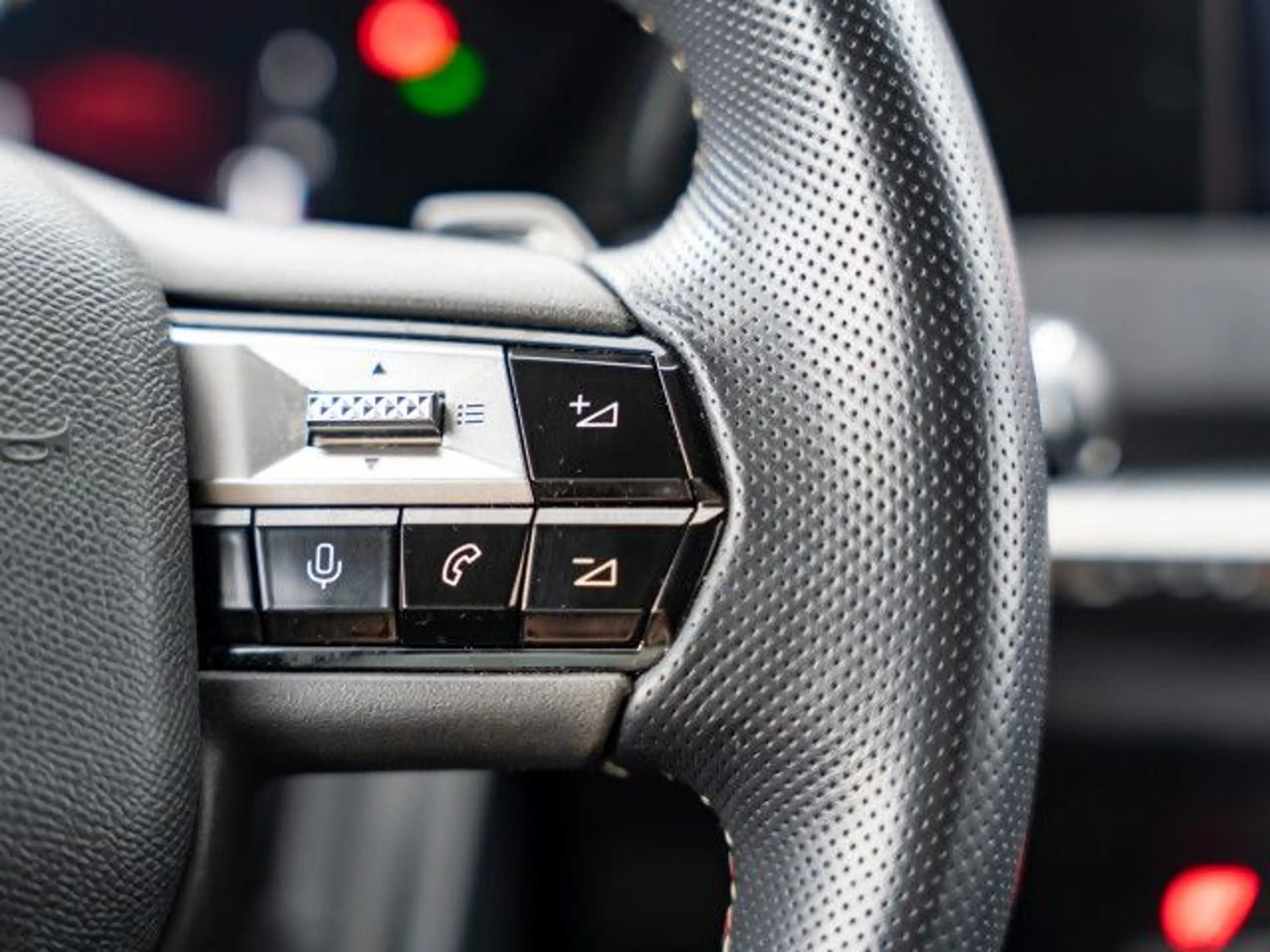 DS Automobiles DS 4 DS4 PT 130 Automatik Performance Line+ Navi LED AC — photo 14
