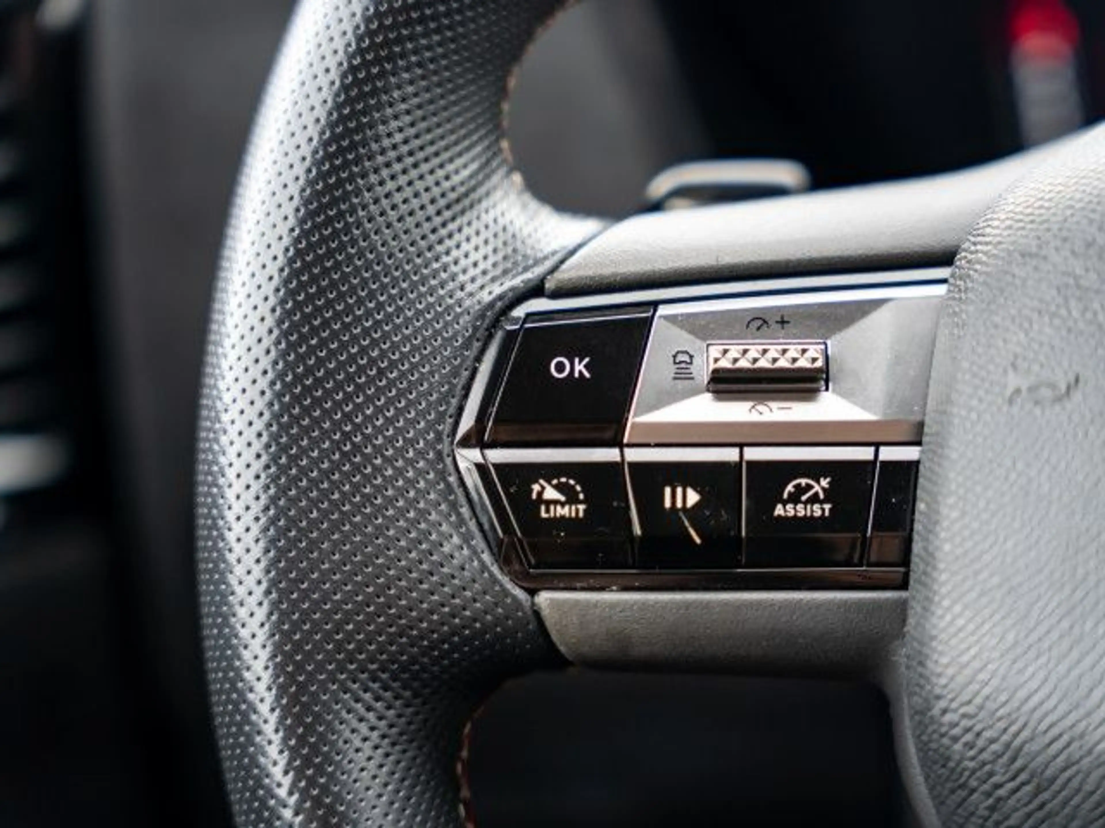 DS Automobiles DS 4 DS4 PT 130 Automatik Performance Line+ Navi LED AC — photo 13
