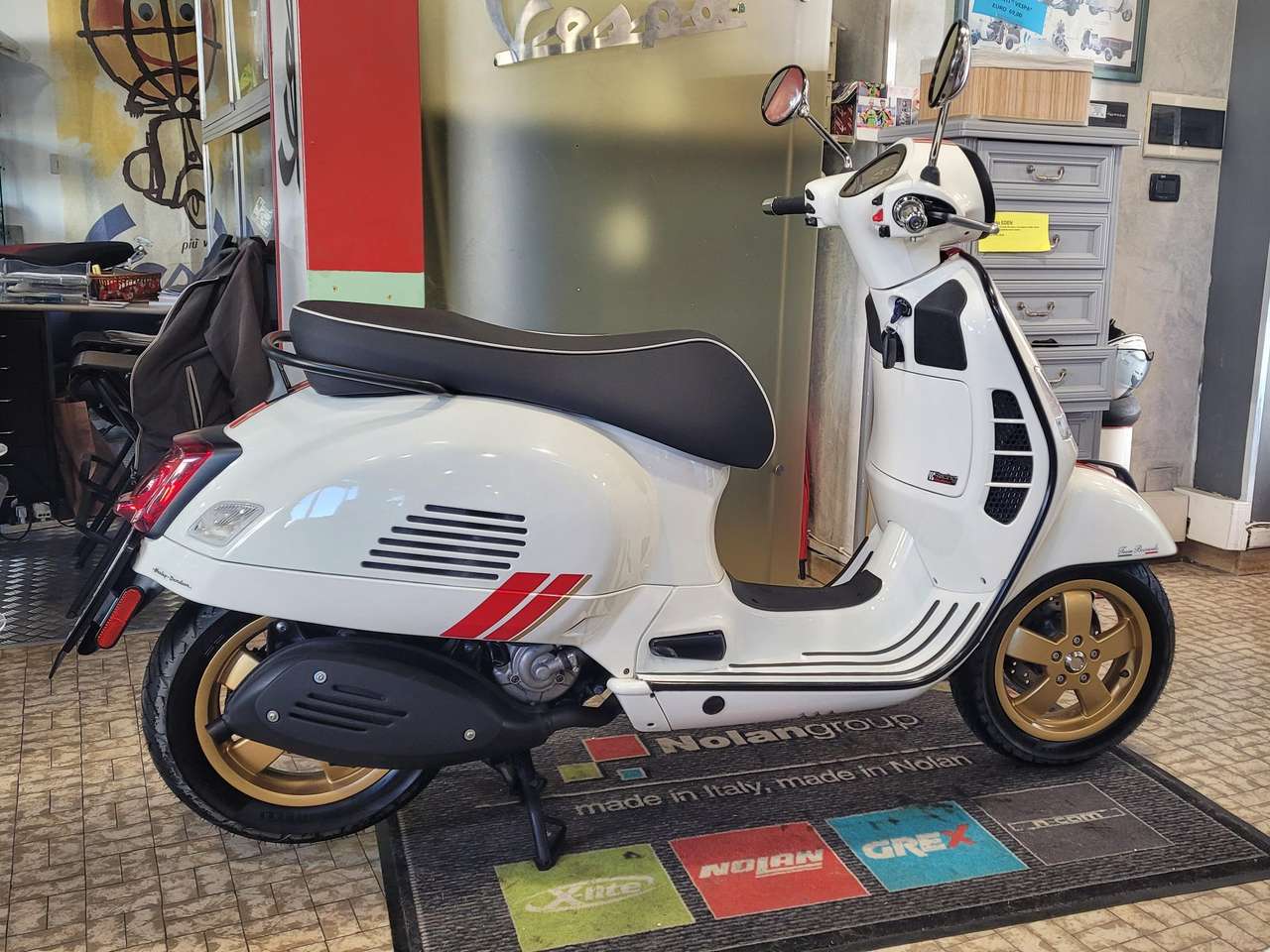 Vespa GTS Super Racing Sixties 300 Hpe Abs/Asr