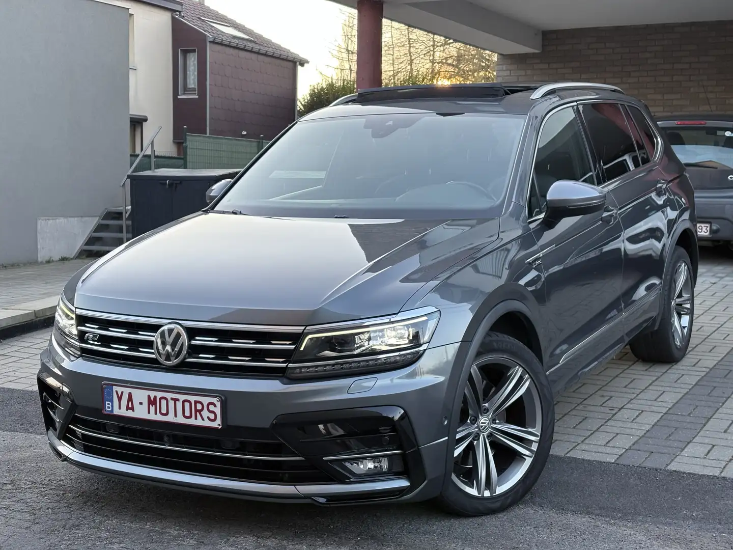 Volkswagen Tiguan Allspace 4Motions - 3X R-Line ! FULL OPTIONS - GARANTIE ! Gris - 1