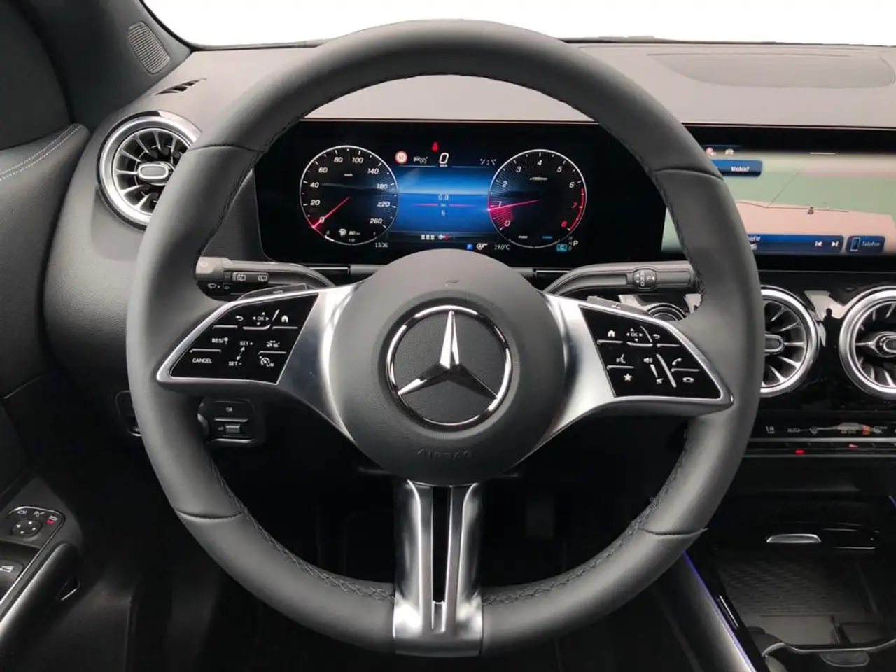 Mercedes-Benz GLA 200 MBUX+Progressive+MBeam+Wide+360+Cam+LED 12