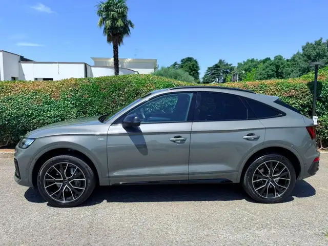 Audi Q5 view 8