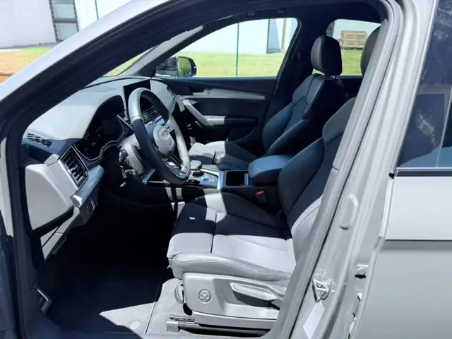 Audi Q5 view 10