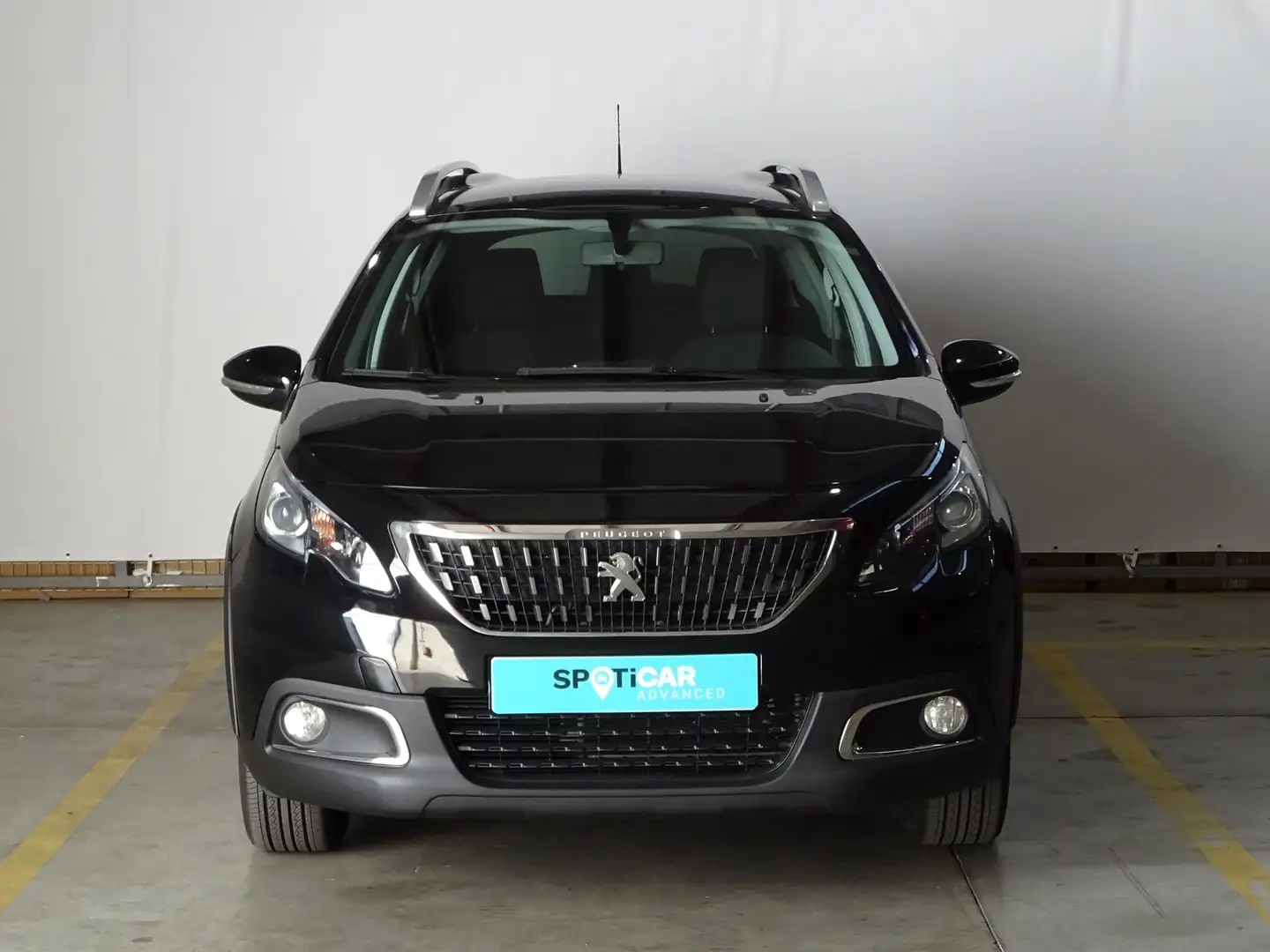 Peugeot 2008 1.2 PureTech S&S Signature 82 Zwart - 2