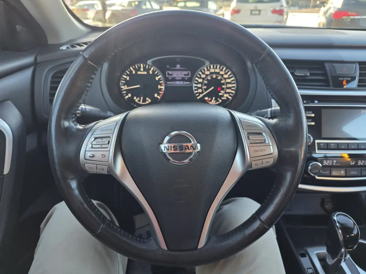 Nissan Altima снимка Nissan Altima