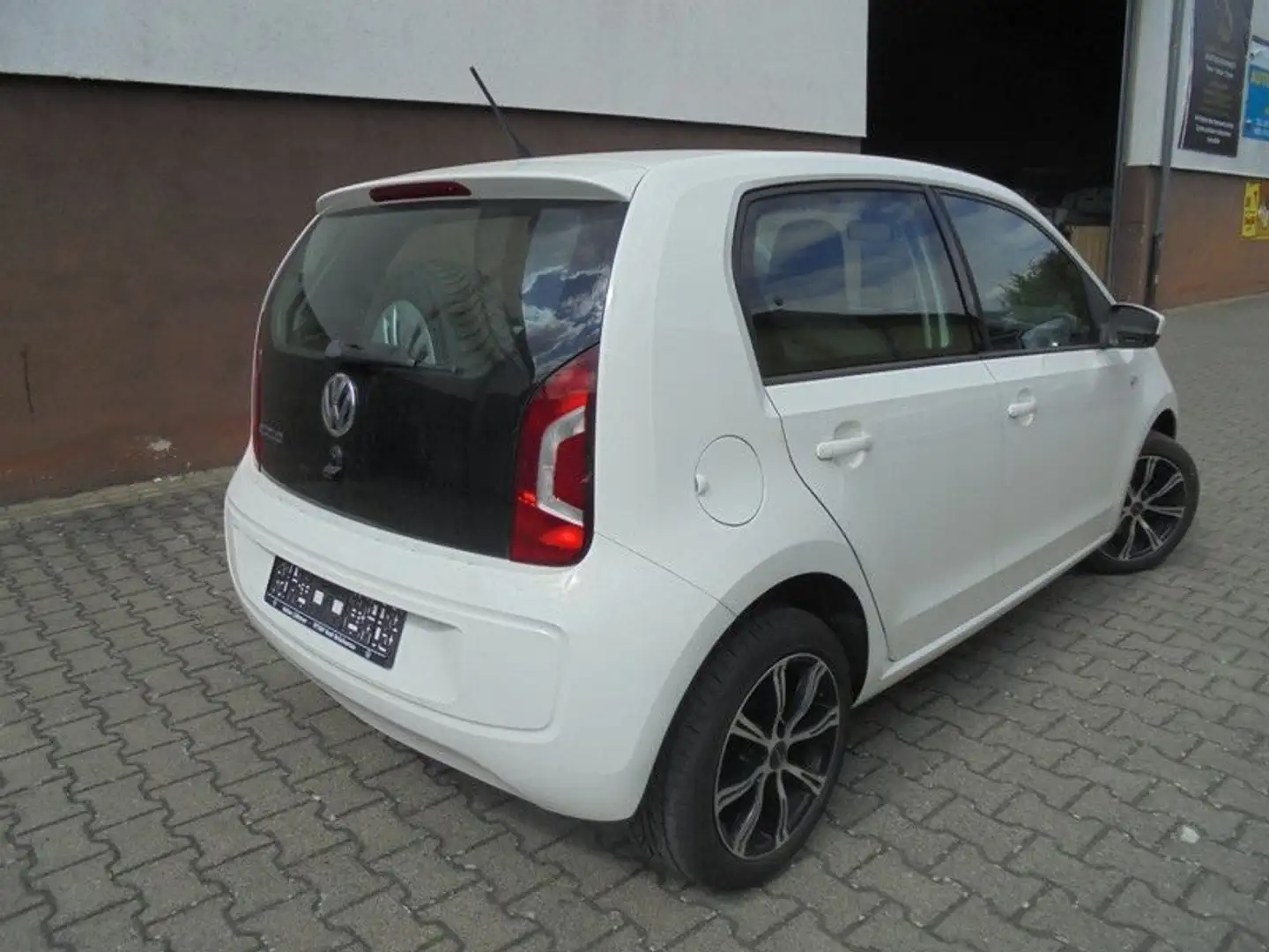 Volkswagen up! 1.0 EcoFuel BMT move up!TÜV 04/27;KLIMA;NAVI Bílá - 2