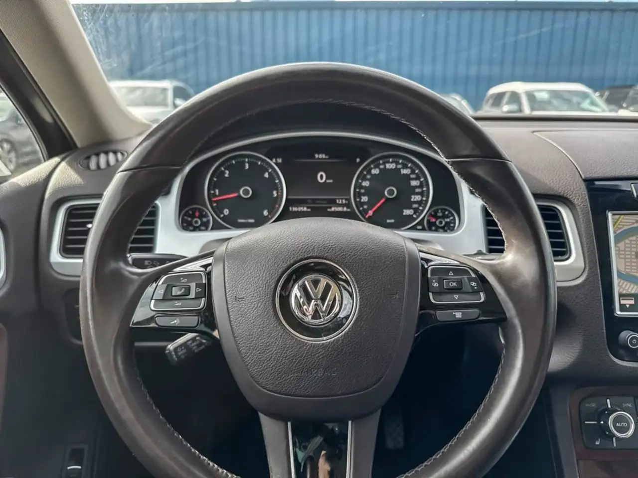 Volkswagen Touareg снимка Volkswagen Touareg