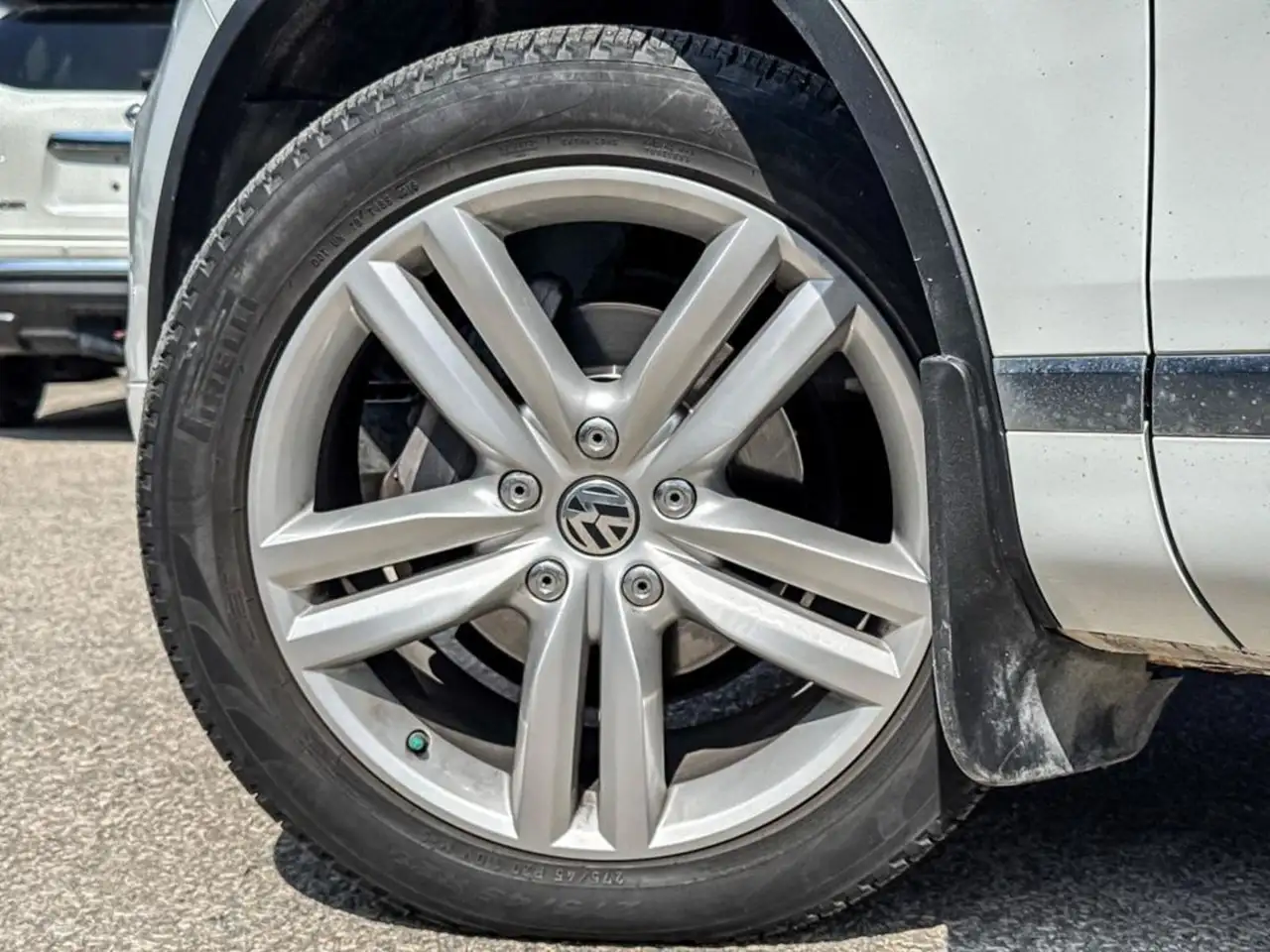 Volkswagen Touareg снимка Volkswagen Touareg