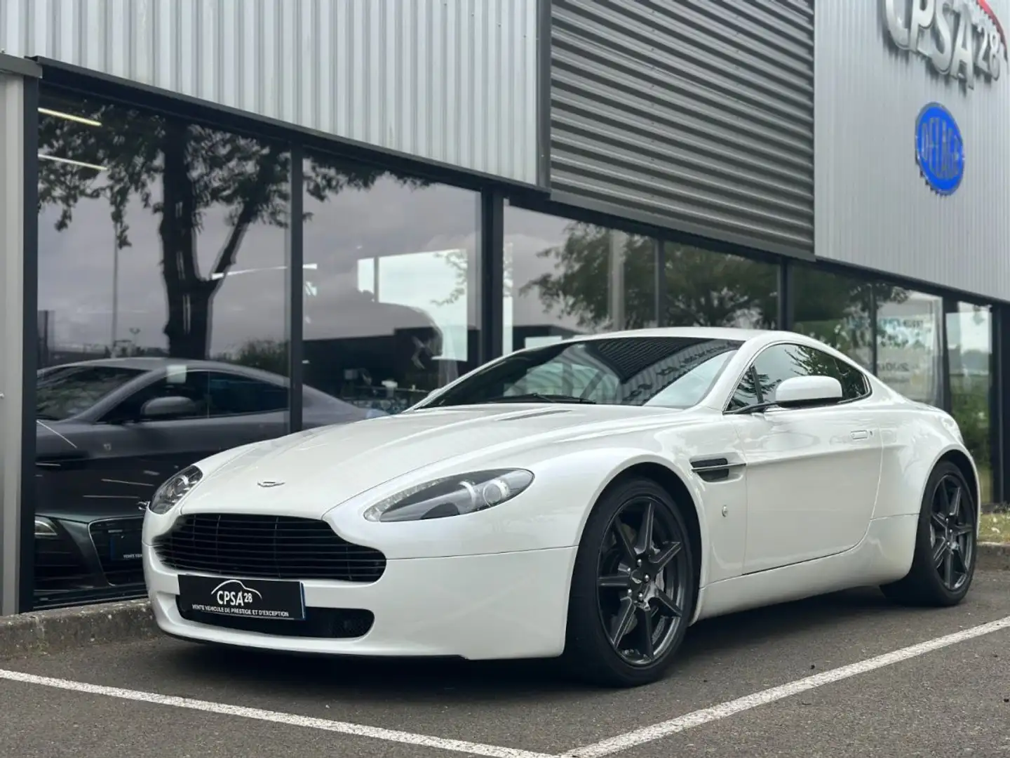 Aston Martin Vantage Aston Martin Vantage V8 VANTAGE 4.3 384cv Blanc - 1
