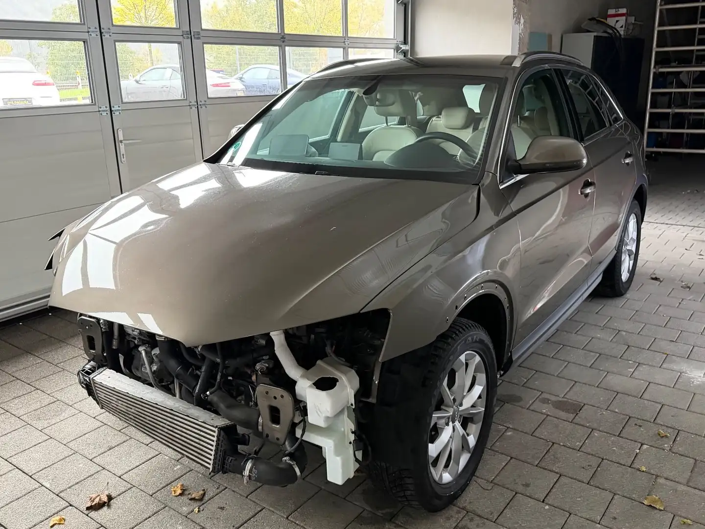 Audi Q3 2.TFSI design quattro Motor&Getriebe OK! Brun - 1