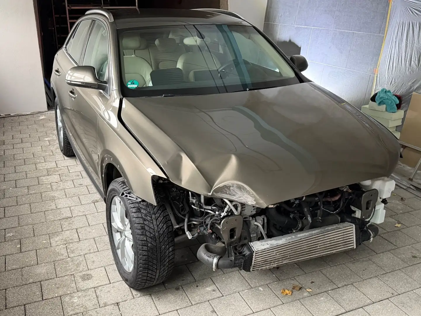 Audi Q3 2.TFSI design quattro Motor&Getriebe OK! Brun - 2