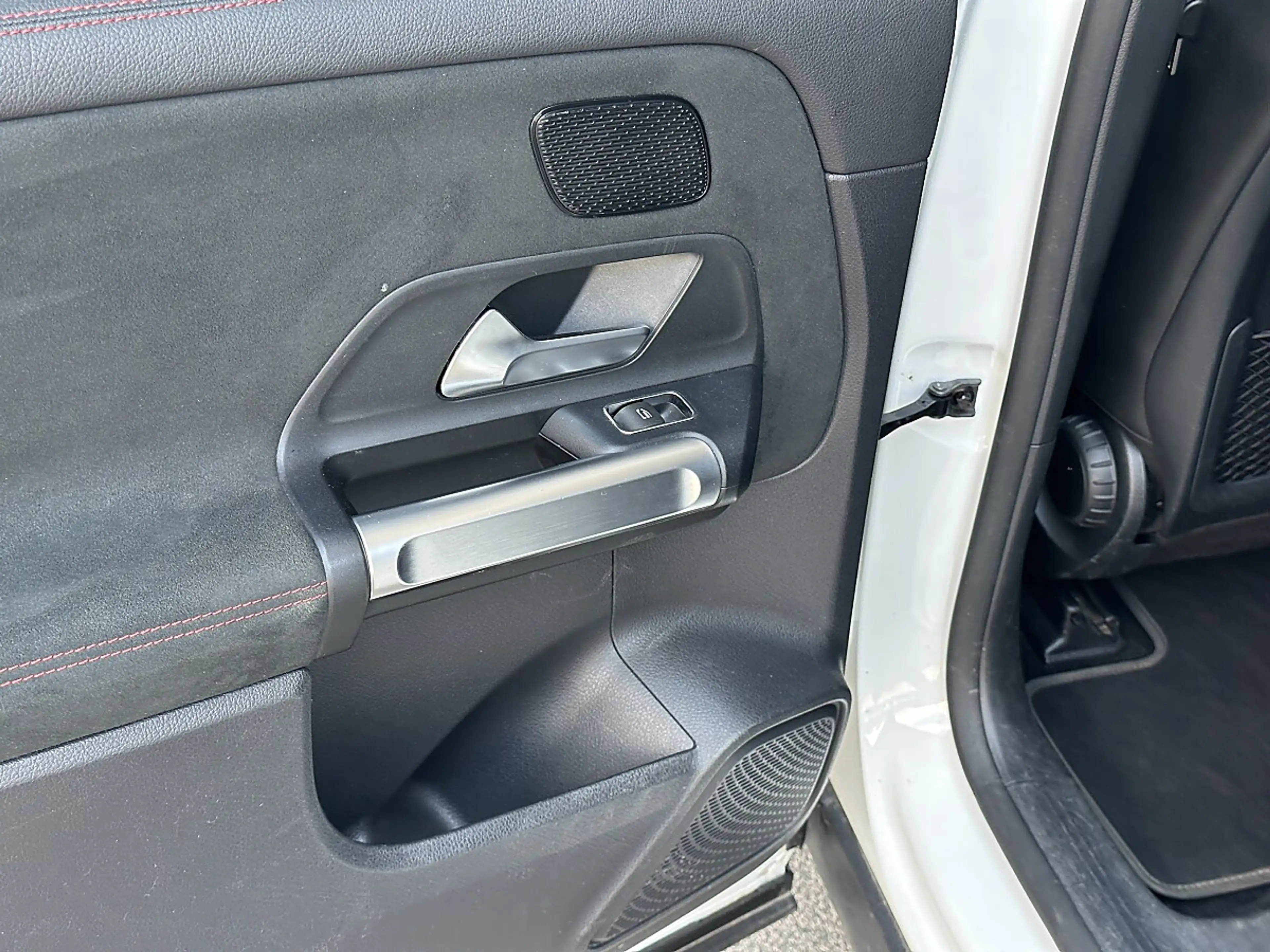 Mercedes-Benz EQB 350 4MATIC AMG-Line Aut. / 7 Sitzer — photo 12