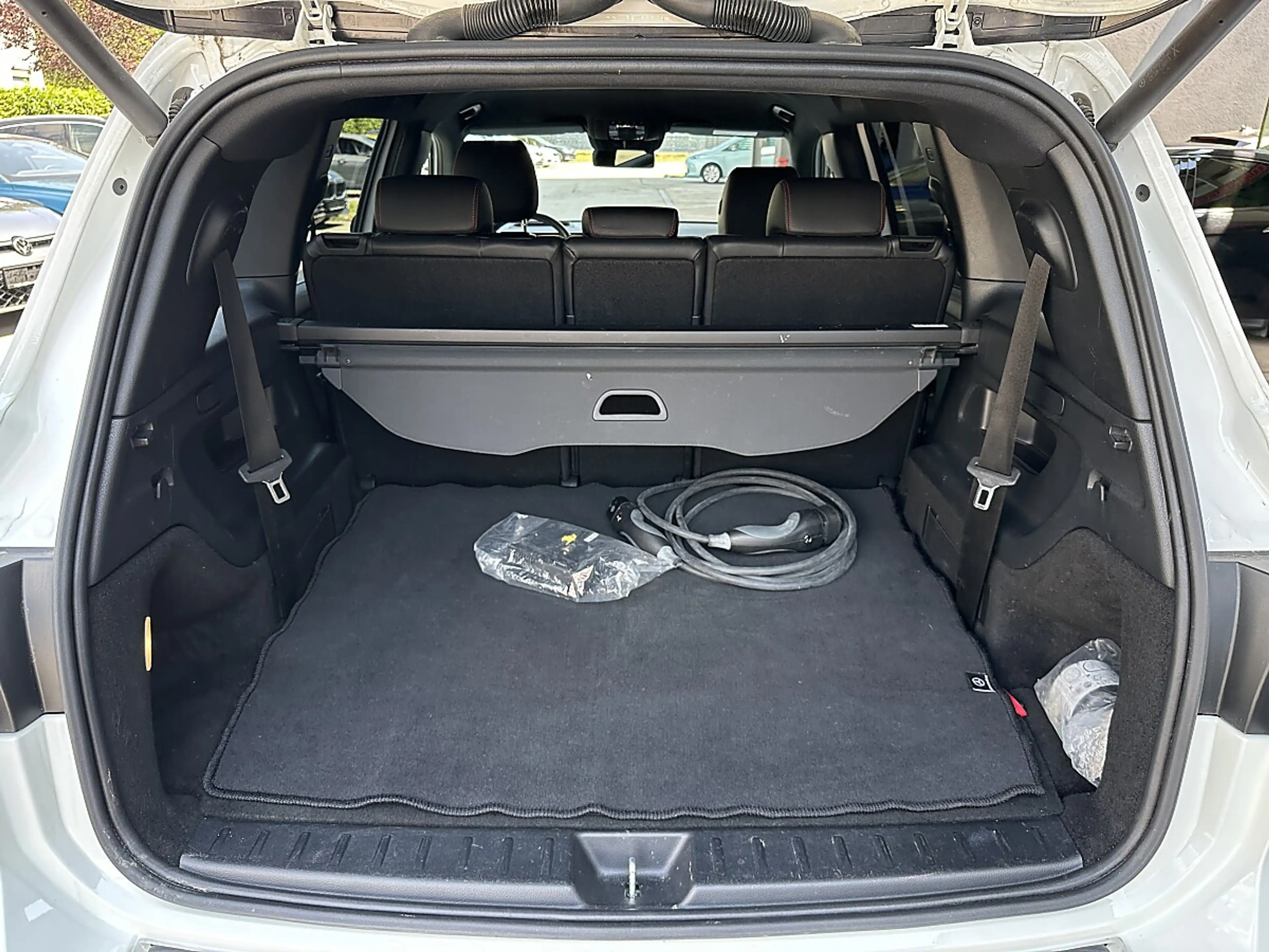 Mercedes-Benz EQB 350 4MATIC AMG-Line Aut. / 7 Sitzer — photo 10