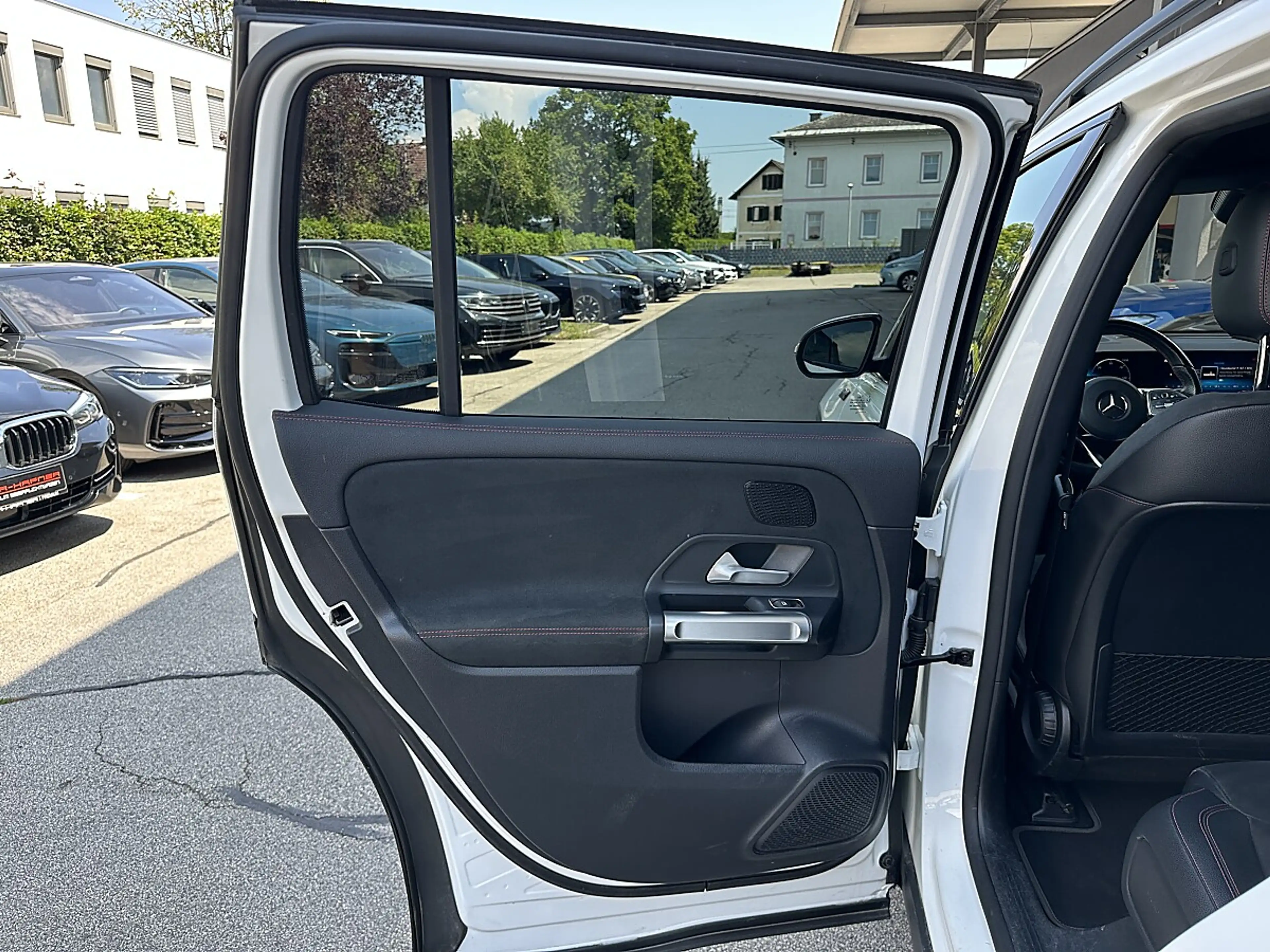 Mercedes-Benz EQB 350 4MATIC AMG-Line Aut. / 7 Sitzer — photo 11