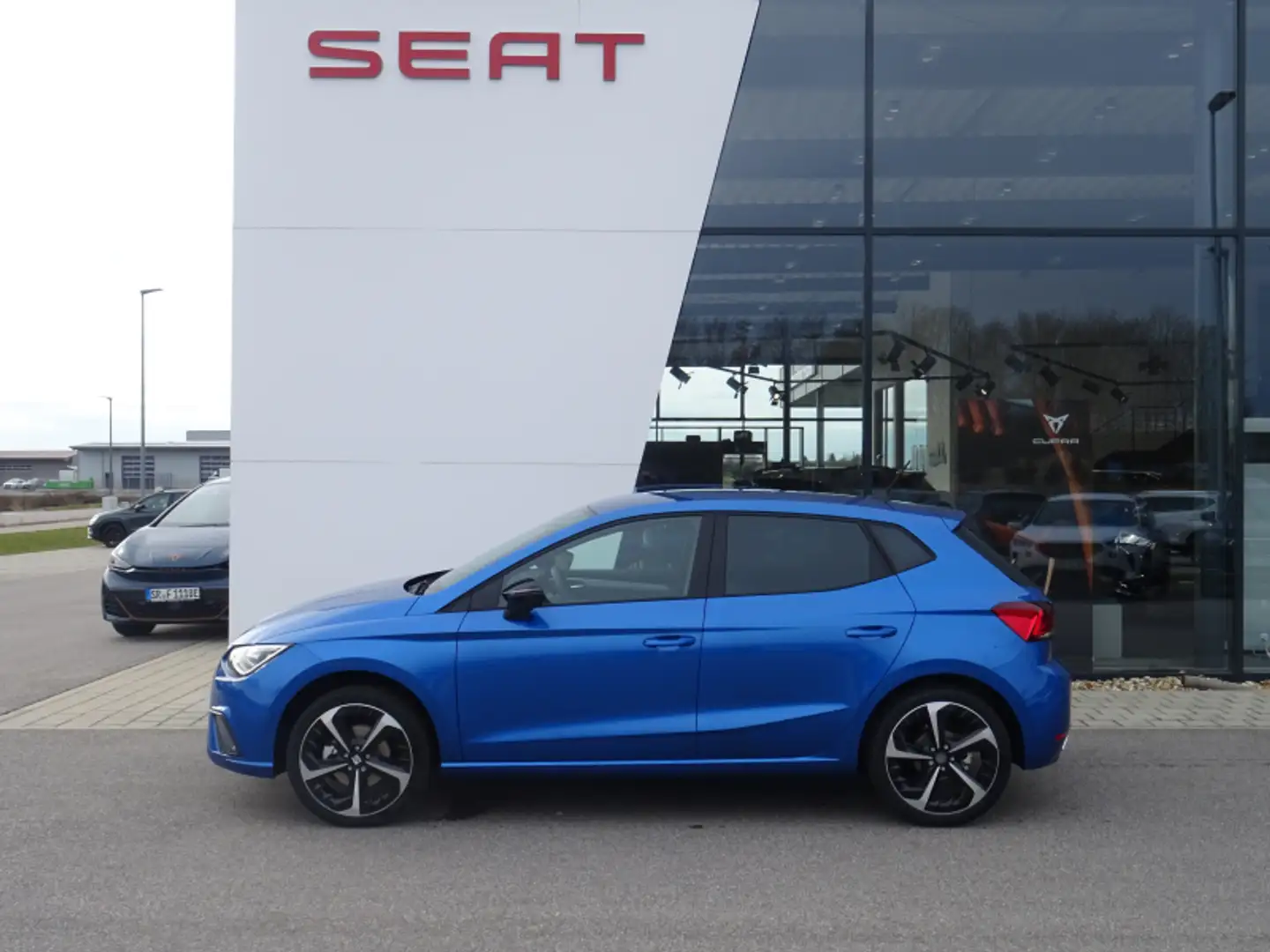 SEAT Ibiza Ibiza 1.0 TSI FR 110PS Navi ACC PDC Kamera Voll-LE Blau - 1