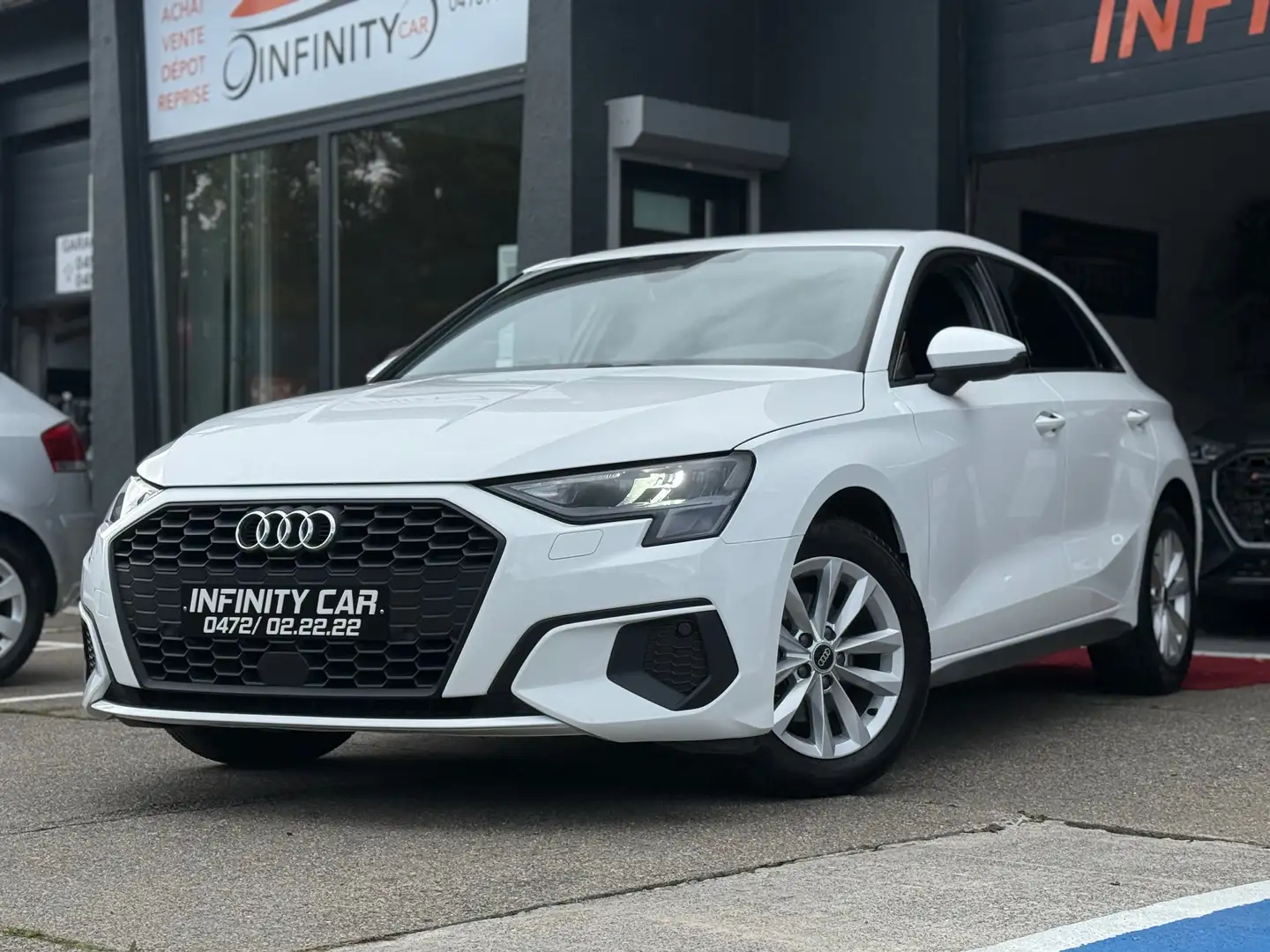 Audi A3 A3 35 TFSI Attraction S tronic Weiß - 2