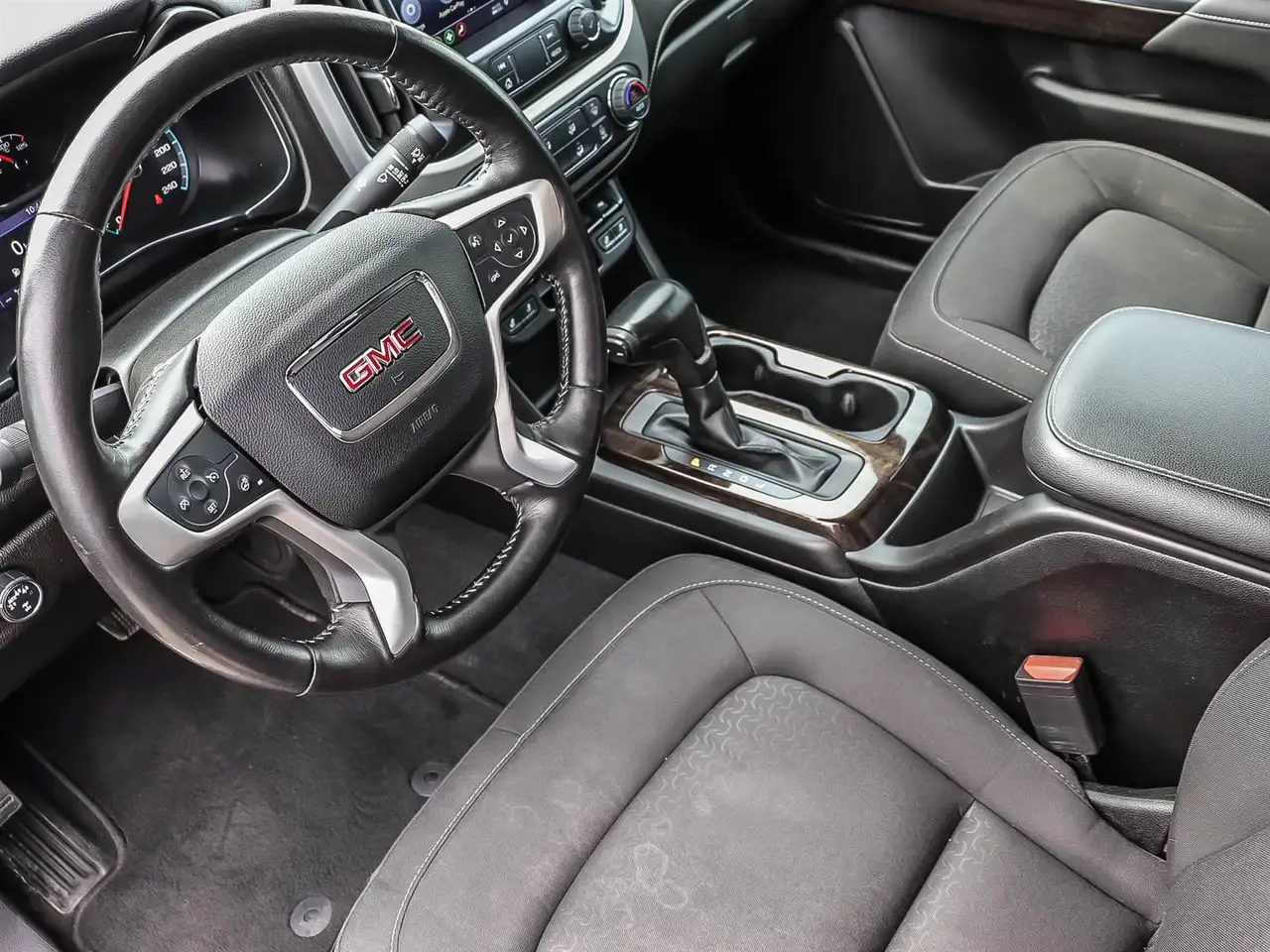 GMC Canyon снимка GMC Canyon