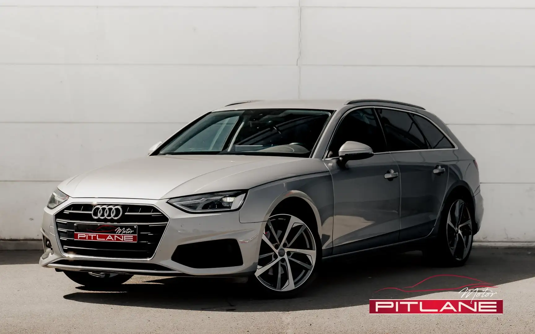 Audi A4 A4 Avant 30 TDi Business Edition S-tronic Attelage Argent - 1