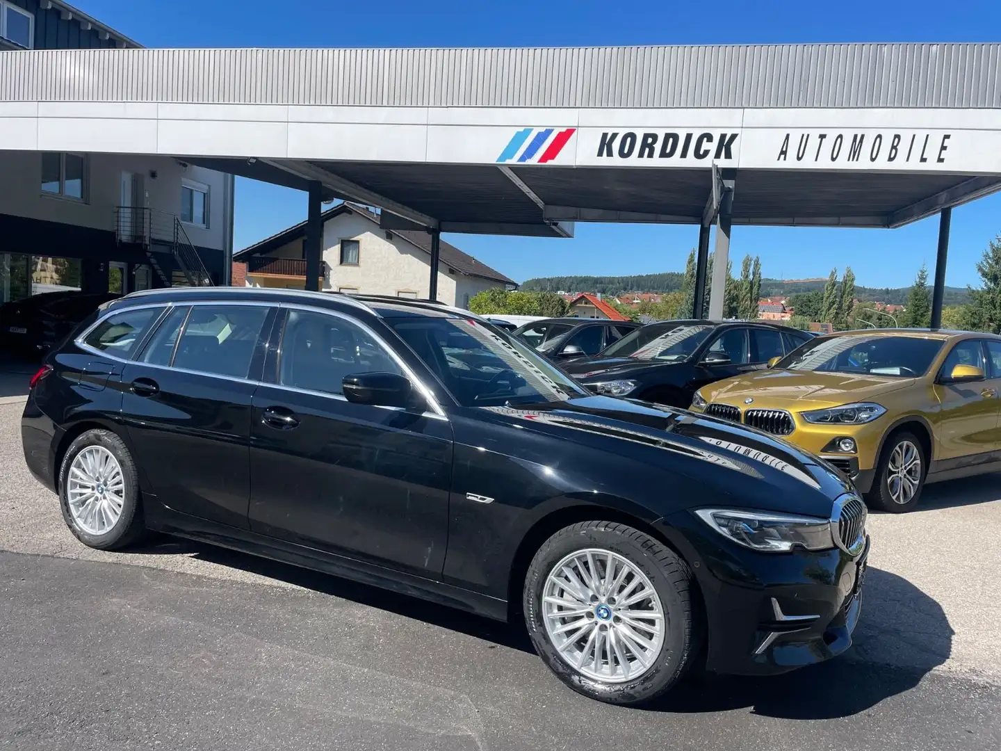 BMW 330 e TOURING G21 "LUXURY LINE"/AHK/SPORTSITZ/HUD Schwarz - 2