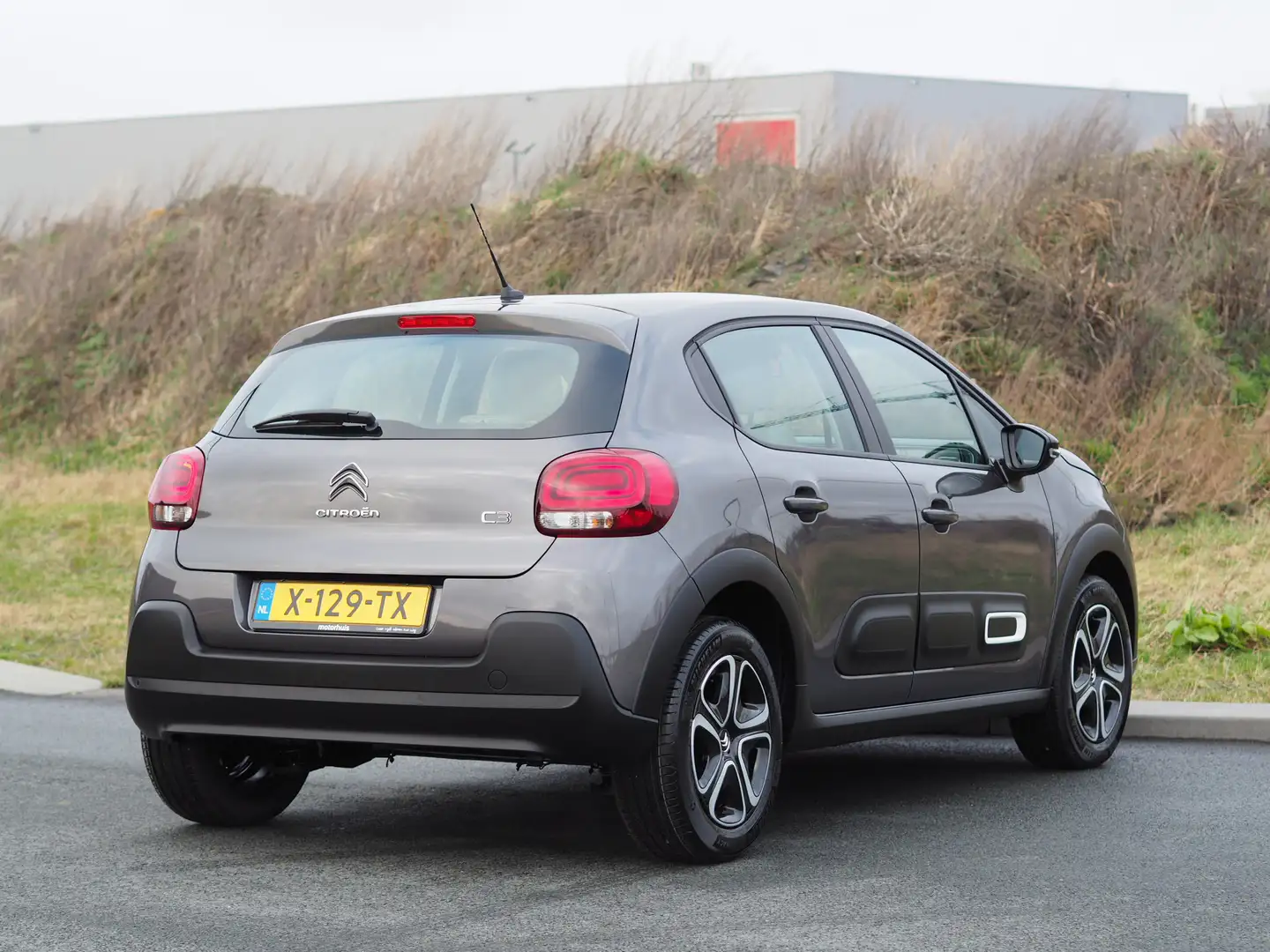Citroen C3 | PLUS | NAVIGATIE | DAB+ | STOELVERWARMING | Gris - 2
