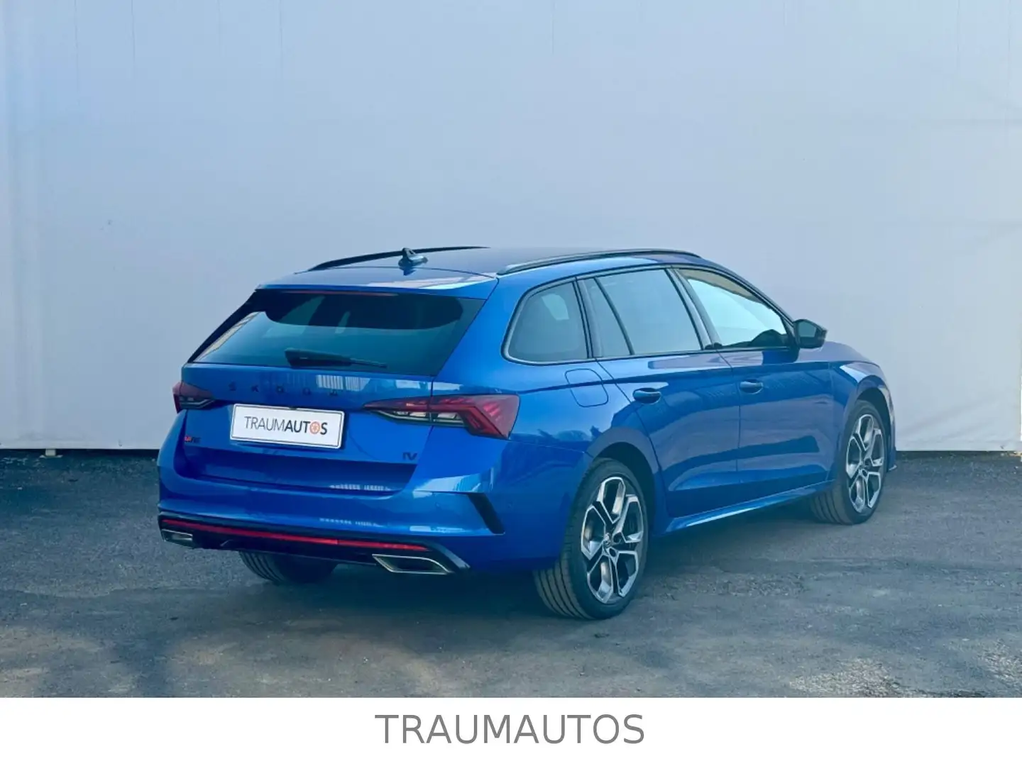 Skoda Octavia Combi RS iV 245PS*DCC*HEAD UP*AHK Blau - 2