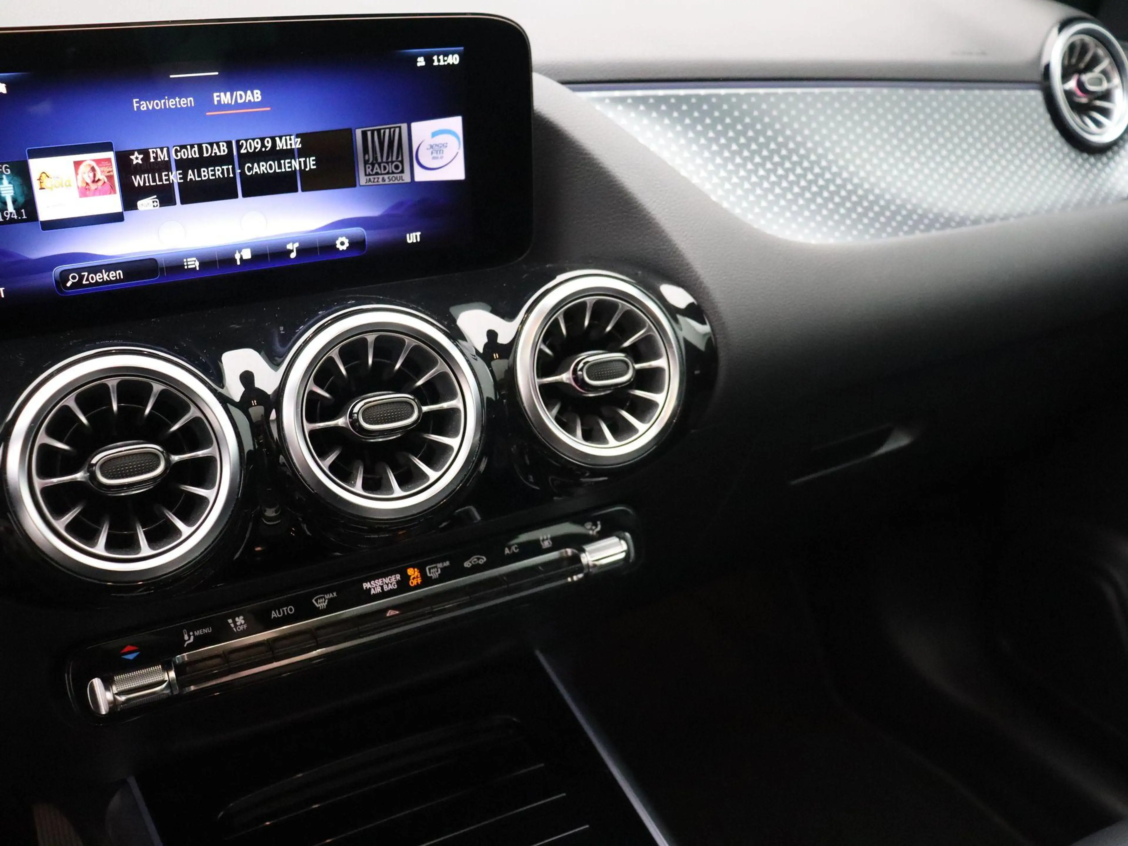 Mercedes-Benz EQA 250 250+ Business Line — photo 12