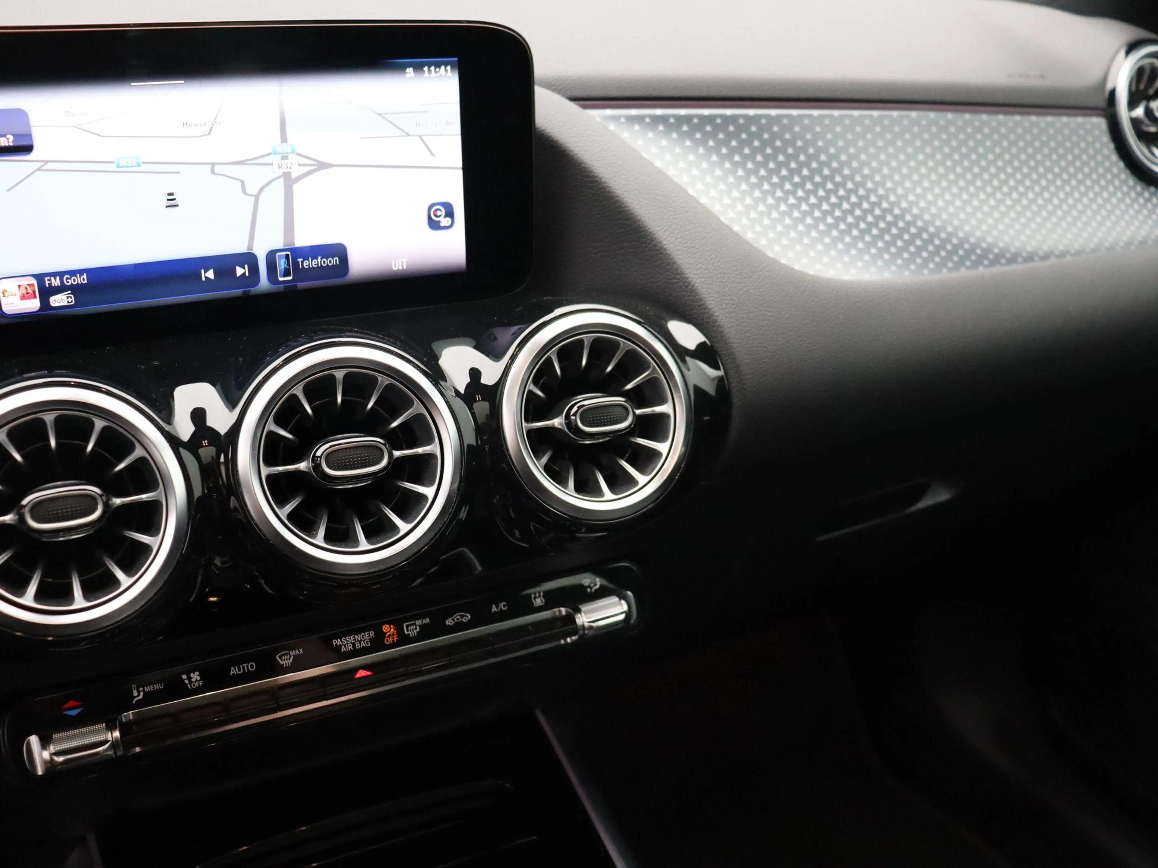 Mercedes-Benz EQA 250 250+ Business Line — photo 14