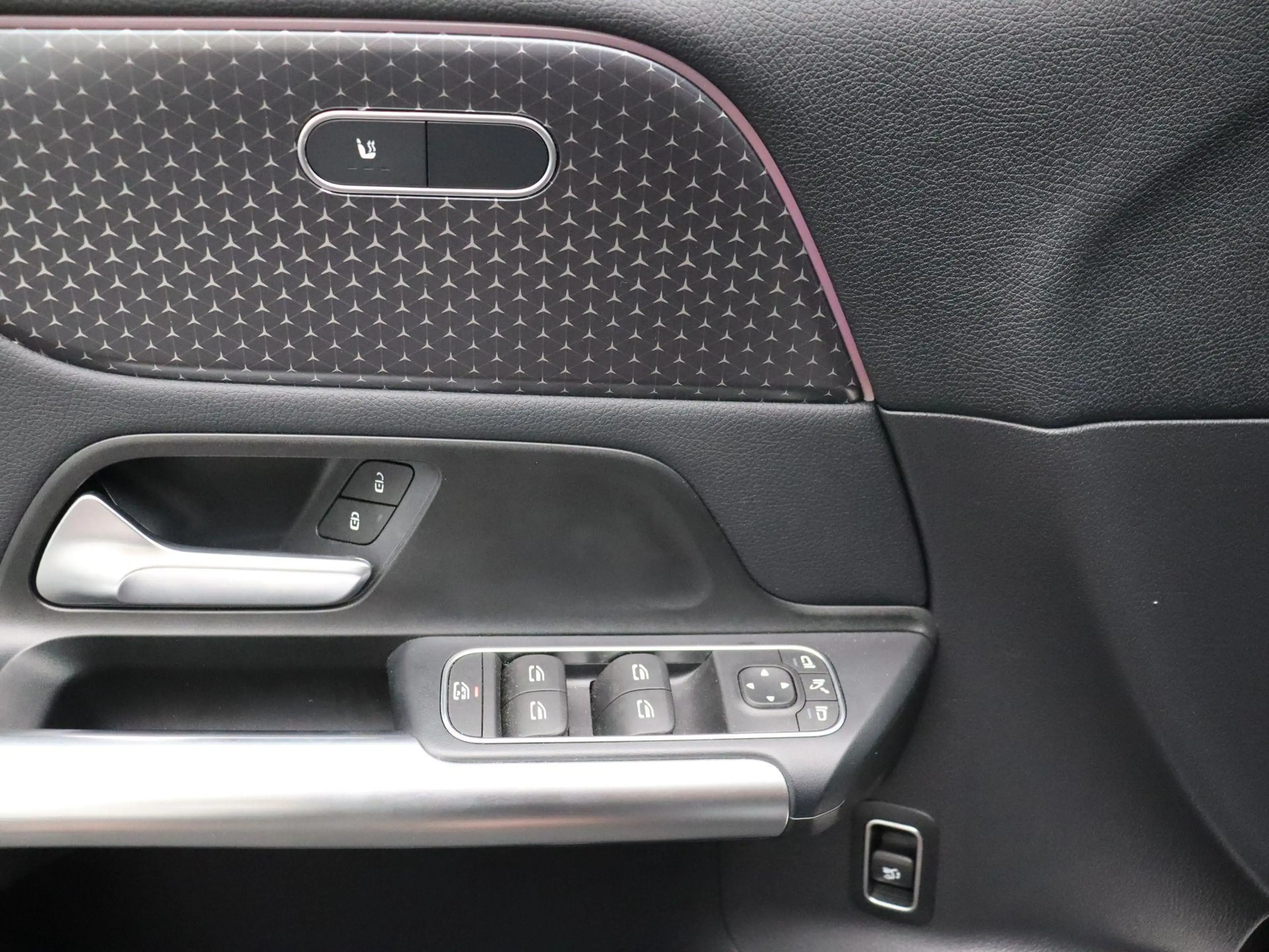 Mercedes-Benz EQA 250 250+ Business Line — photo 8