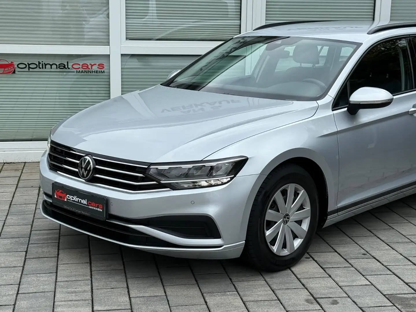 Volkswagen Passat Variant 2.0TDI/NAVI/SITZHEIZUNG/AHK/8FACH Silber - 2