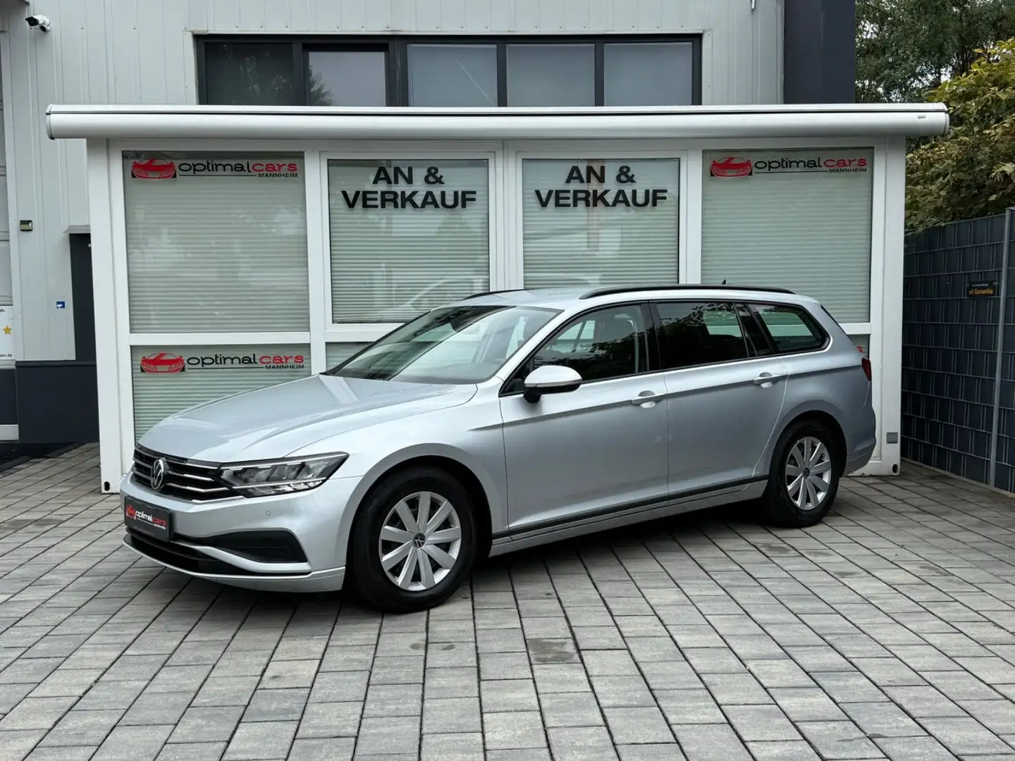 Volkswagen Passat Variant 2.0TDI/NAVI/SITZHEIZUNG/AHK/8FACH Silber - 1