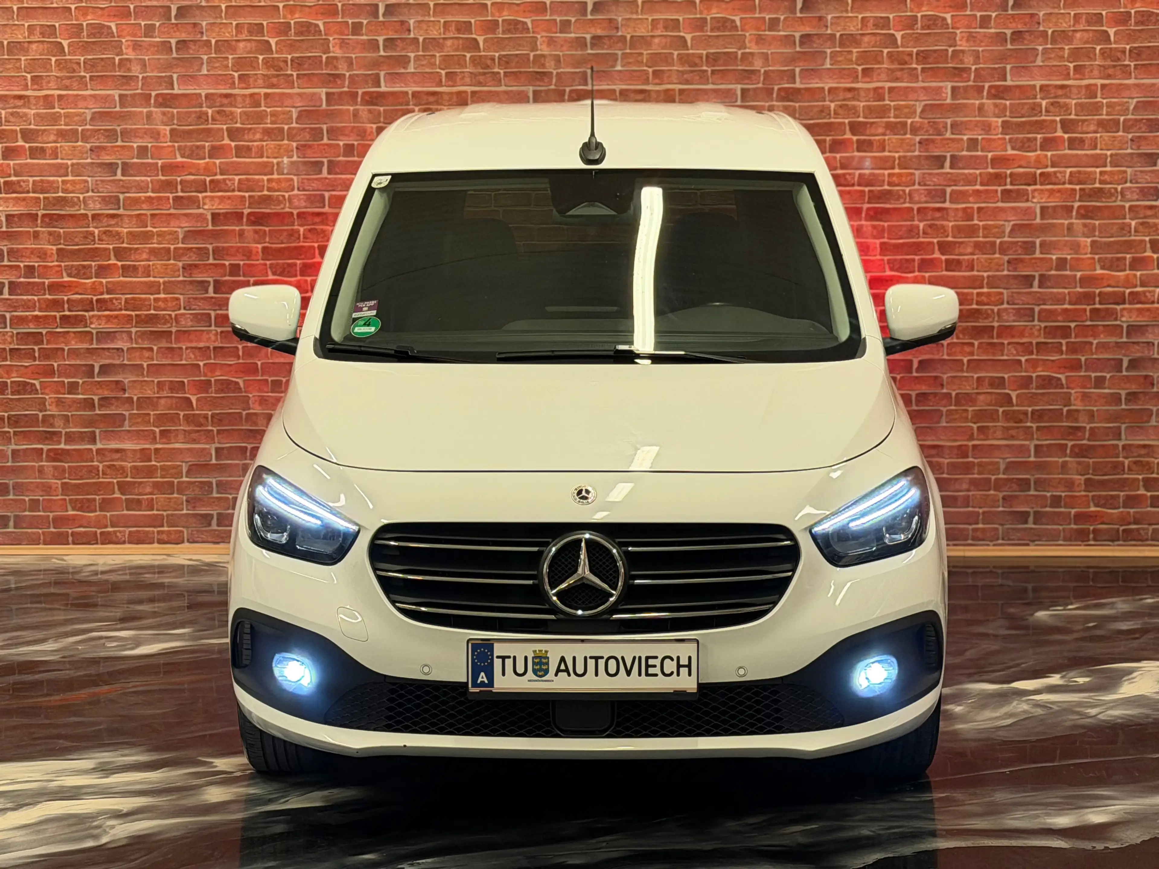 Mercedes-Benz T-Class 180 d*Vollausstattung* — photo 2