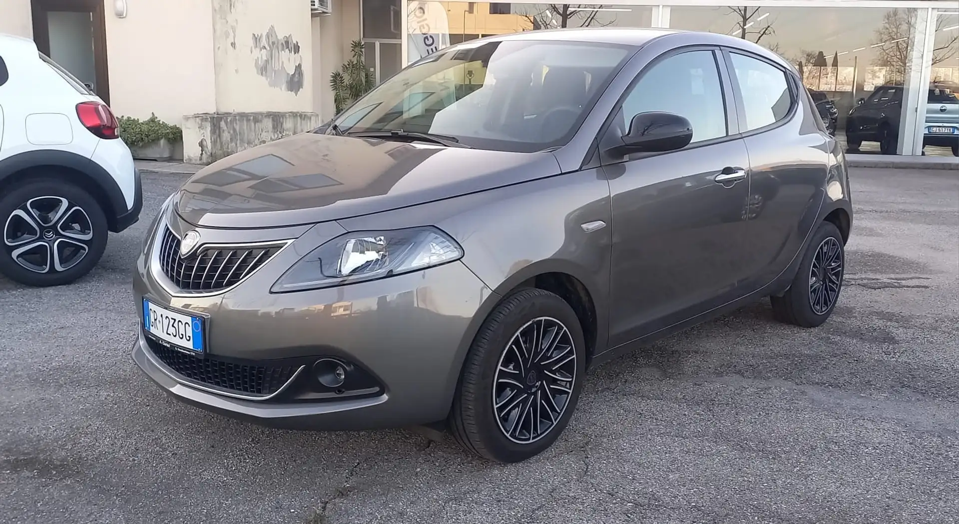 Lancia Ypsilon Ypsilon 1.2 Ecochic Gpl 69cv Grau - 2