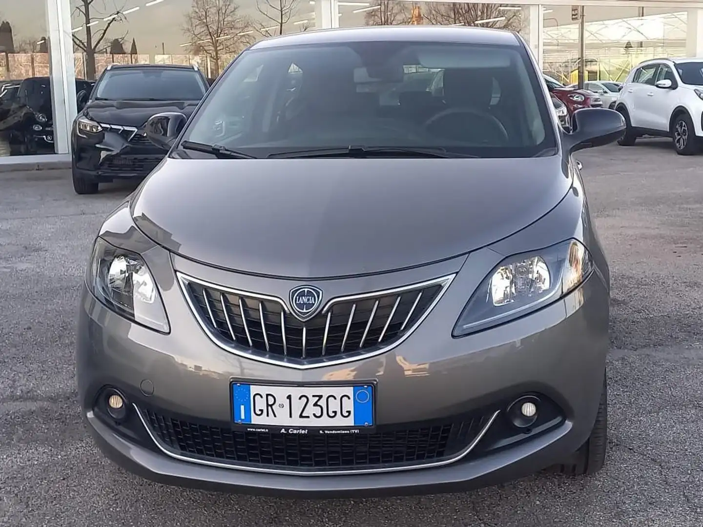 Lancia Ypsilon Ypsilon 1.2 Ecochic Gpl 69cv Grau - 1