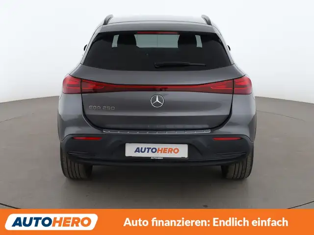 Mercedes-Benz EQA view 5