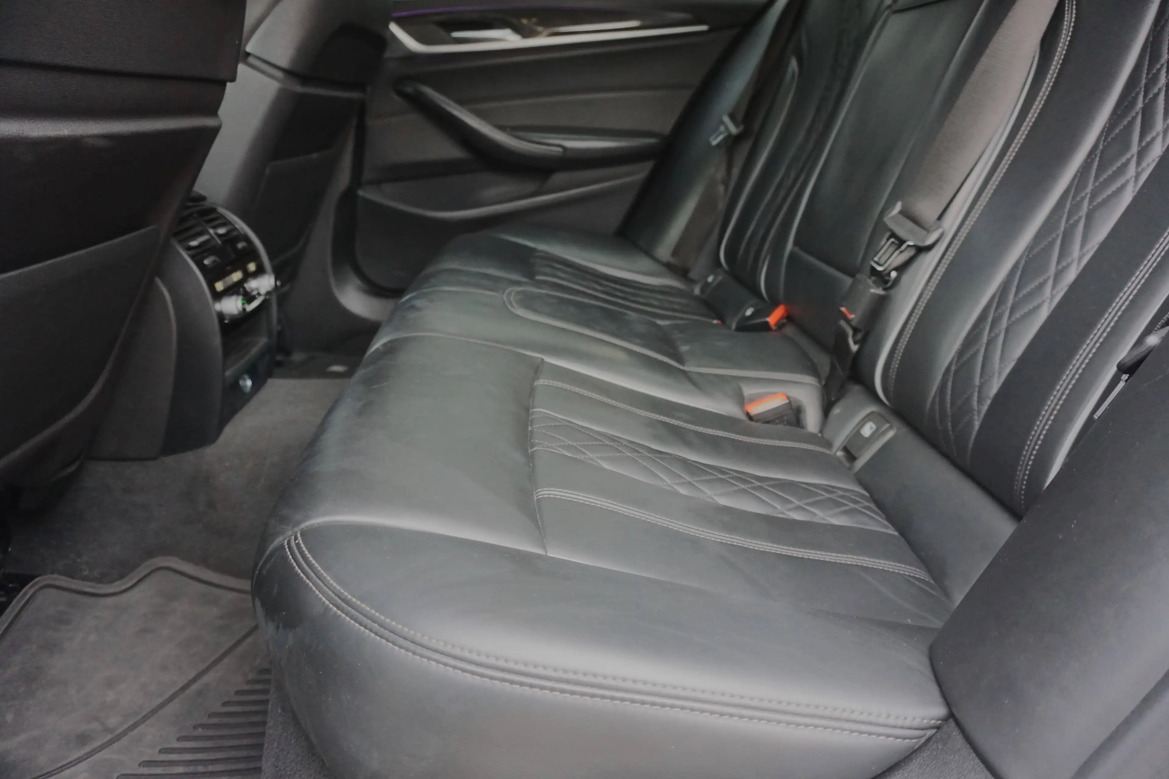 BMW 540 540 dXAS M-Pack-Navi-360°Cam-Keyless-Head-Up-DodeH-Memory-Carplay-Leder — photo 6